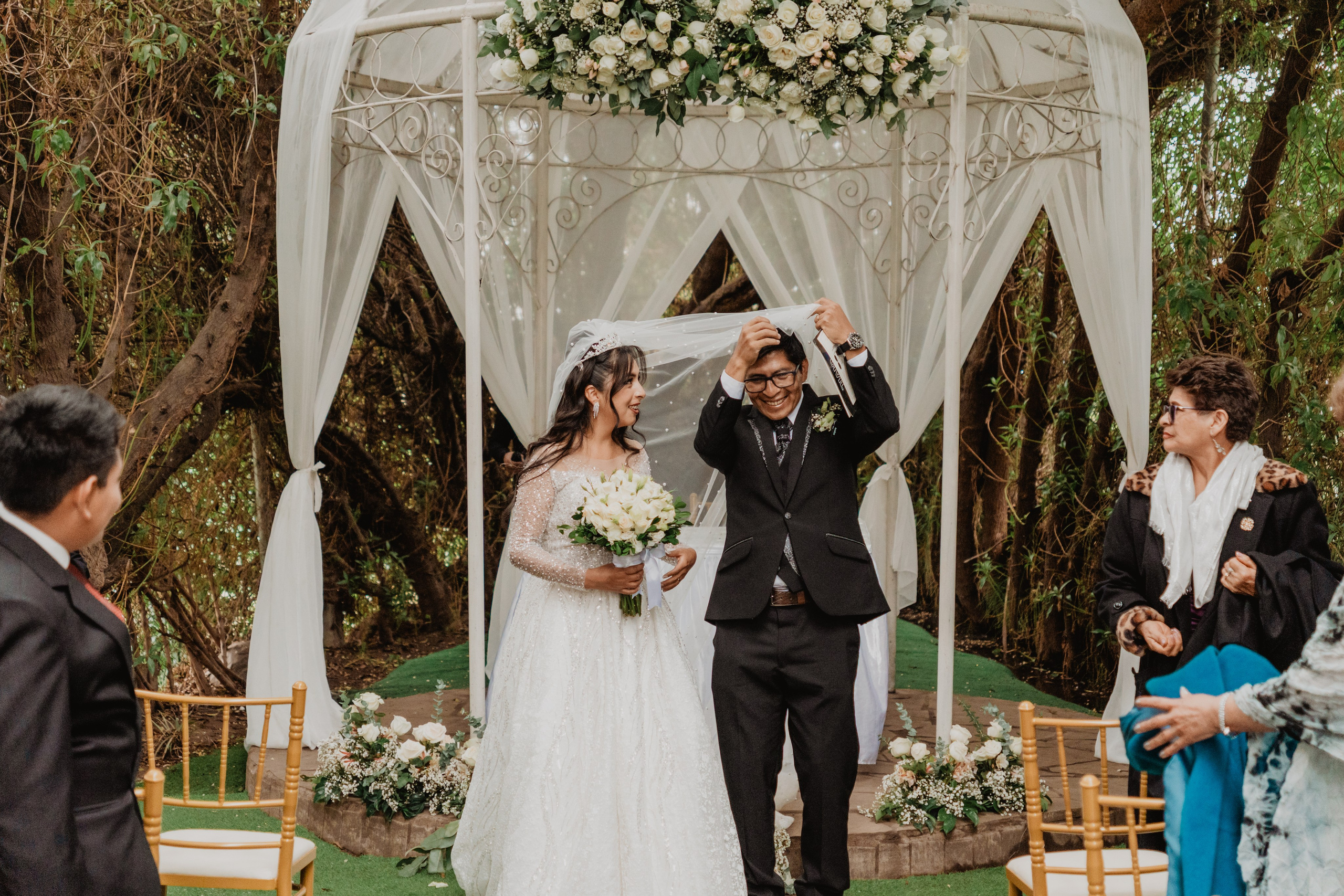 FERNANDO + MARIBEL | BODA RELIGIOSA. Studio KVTA | Fotografía y Video de Bodas en Arequipa