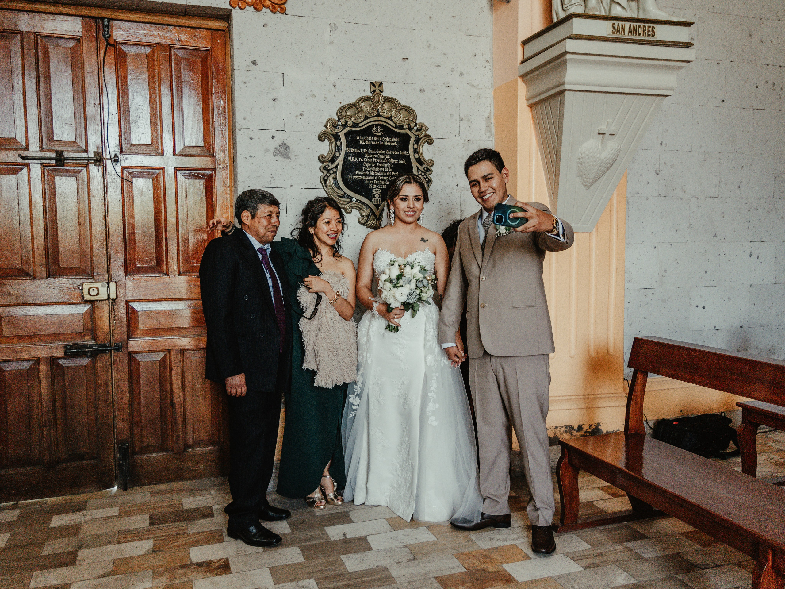 CARLA Y MARIO BODA RELIGIOSA. Studio KVTA | Fotografía y Video de Bodas en Arequipa