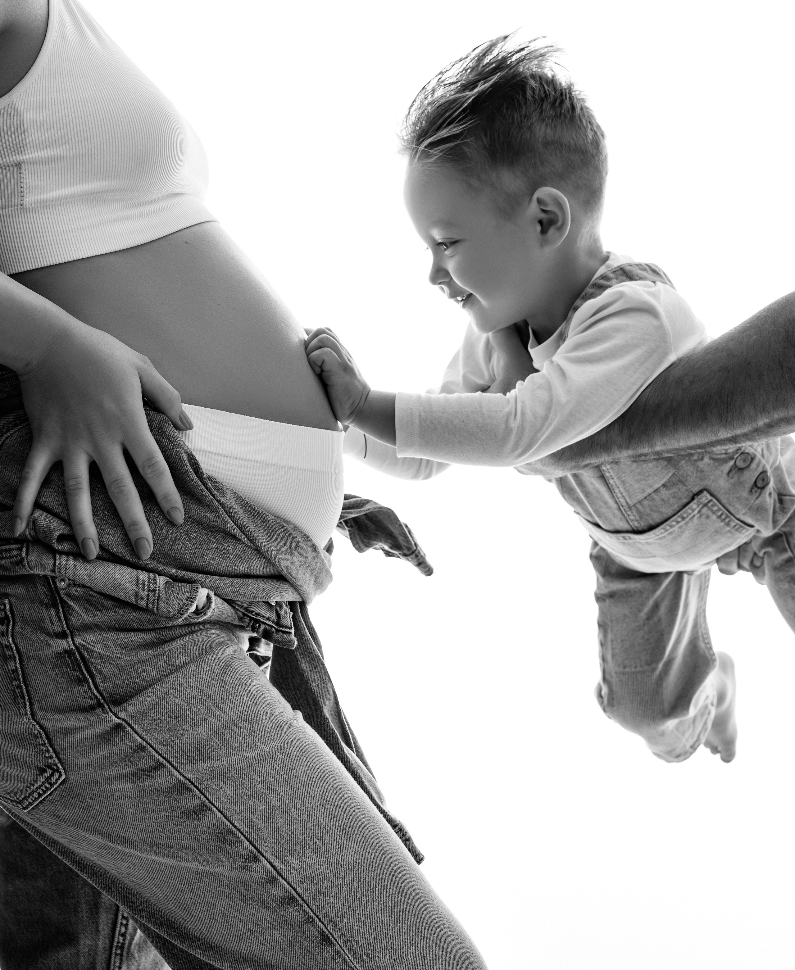 Dominika & Marcel & Markus. Krása tehotenstva v objektíve — Maria Milosovic, tehotenská fotografka