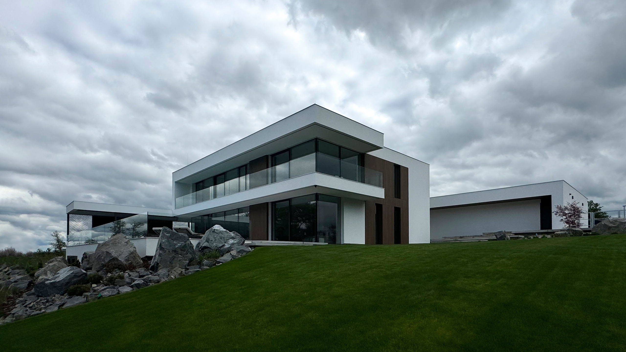 Архитектор в Праге Architekt Praha - Navrhujeme luxusní domy. Špičková moderní architektura. architektonické studio Praha. Architekti rodinných domů | Architektonické studio Praha. Zahradní architekt. Bytový Architekt a Návrhy interiérů. Architekt rodinných domů. Luxury villa Nejlepší Vily  Luxury vila русскоговорящий архитектор в чехии дизайнер интерьера прага Дизайн интерьера - Архитектор жилых помещений Прага проект виллы проект дома в праге строительство дома чехия проект участка ландшафтный дизайн návrhy zahrad