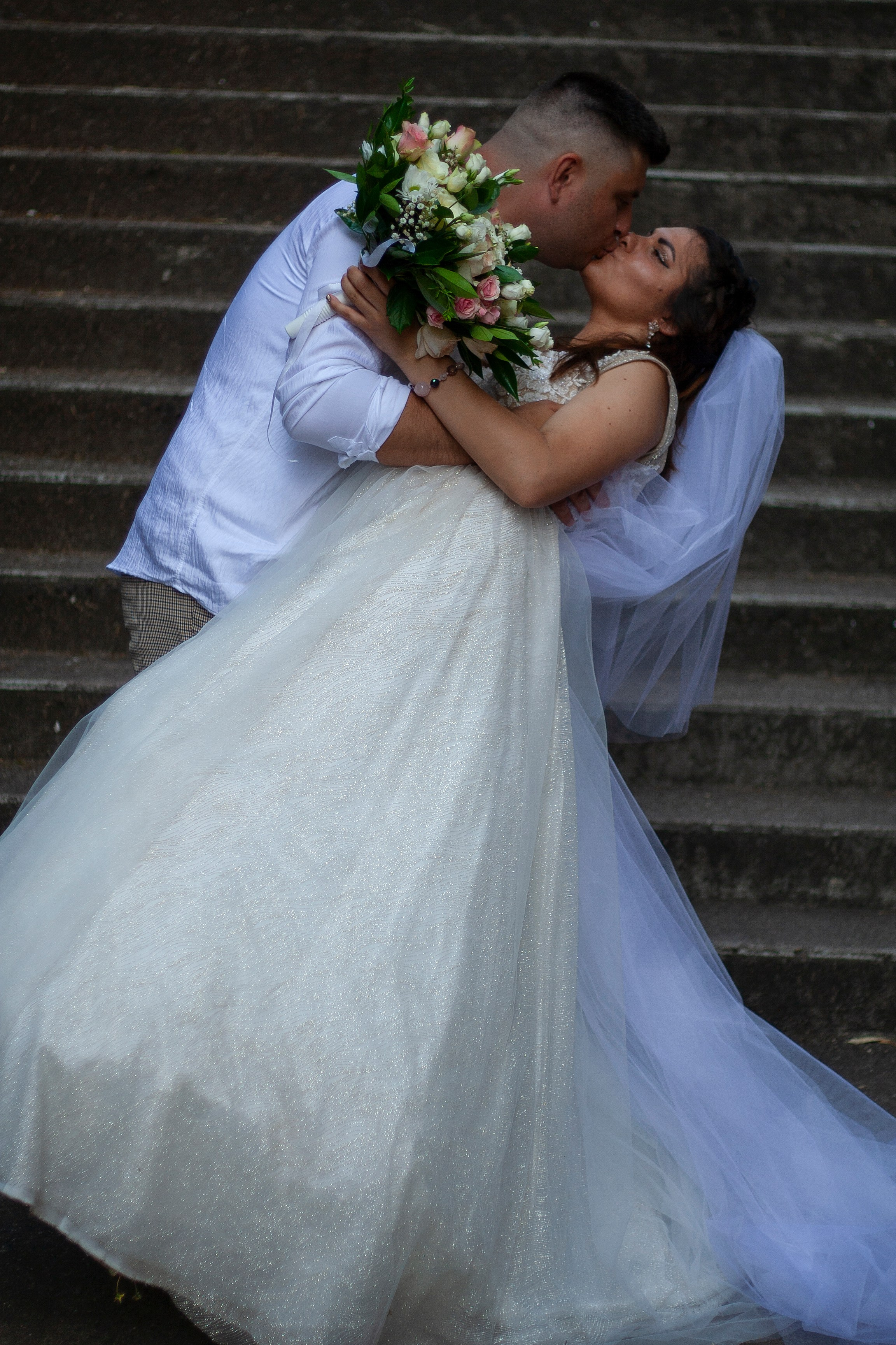 Promenade photo de mariage à Besançon: Julia et Denis. Photographe et graphiste Anastasiia LITVIN - Besançon, France