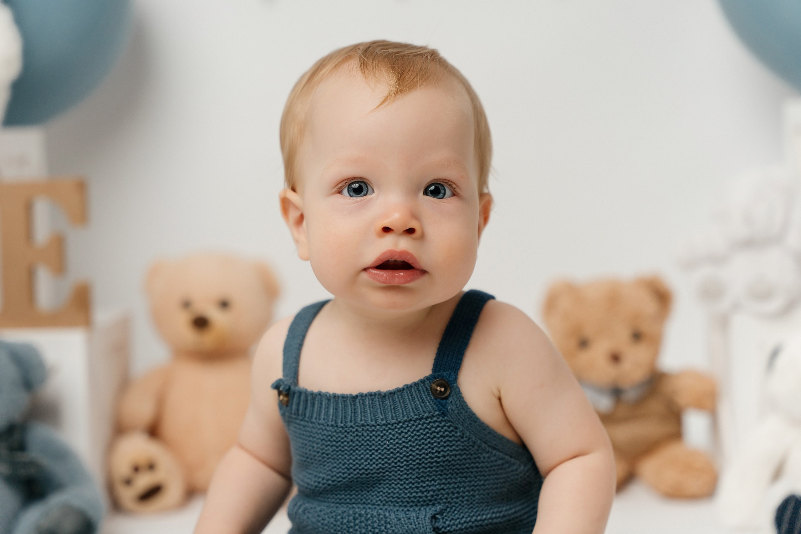First birthday cake smash session. Newborn and family photographer. Hills District. Sydney