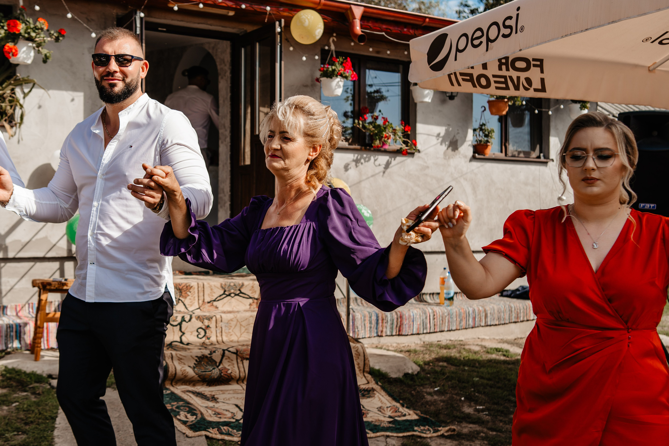 Robert si Mada. Foto-Video Nunta Iasi, Suceava, Bucuresti / Disponibilitate 2025 — 2026 — 2027