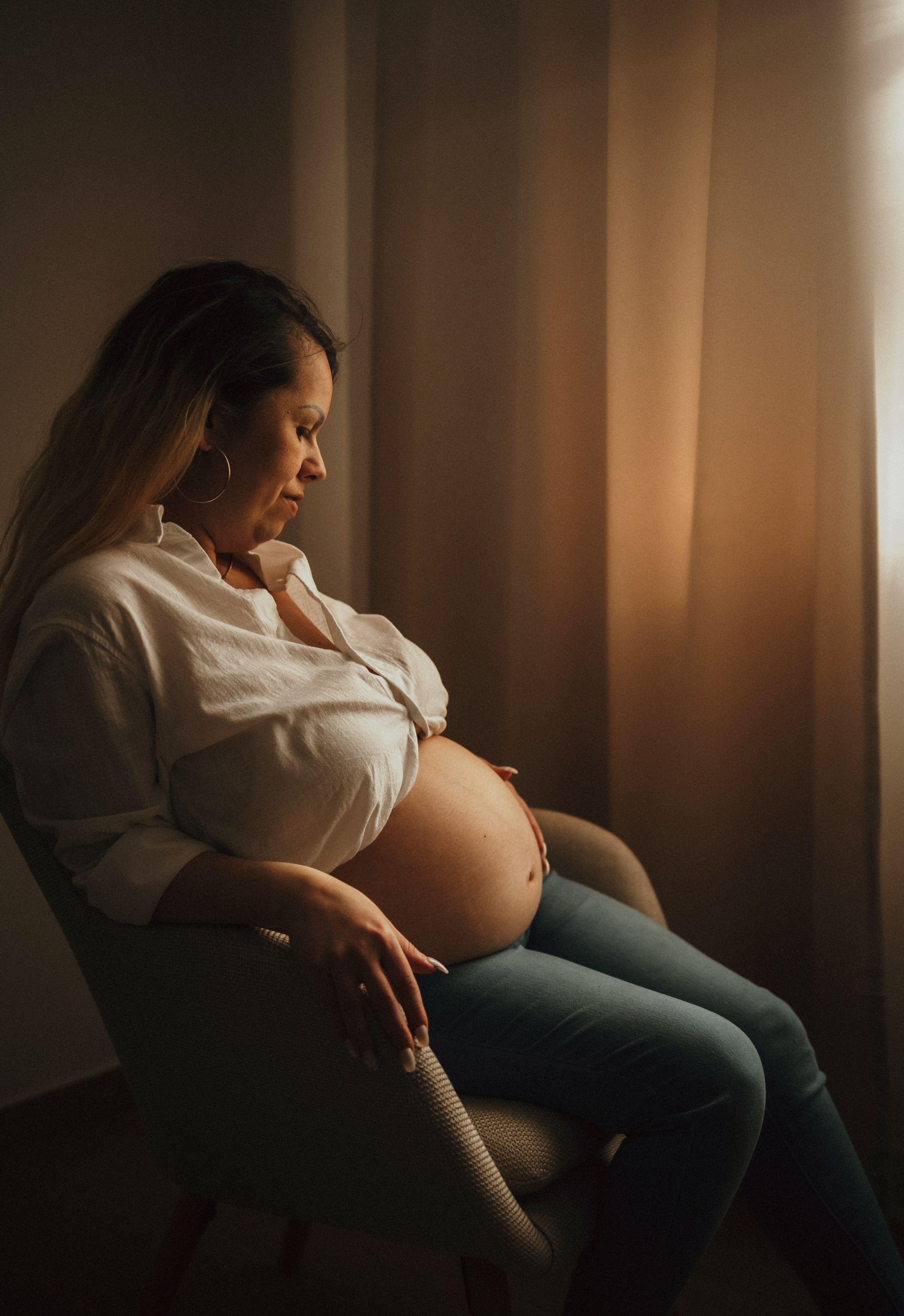 Ședințe foto pentru gravide. Fotograf de familie în Oradea Katsiaryna Ciortan