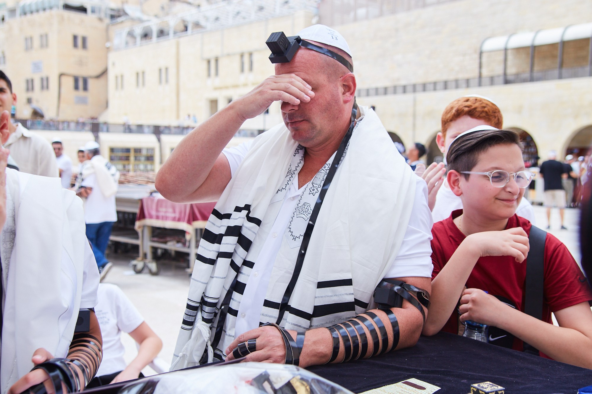 Бар-мицва на Котеле 2. Портретный и репортажный фотограф в Израиле Рома Бирман