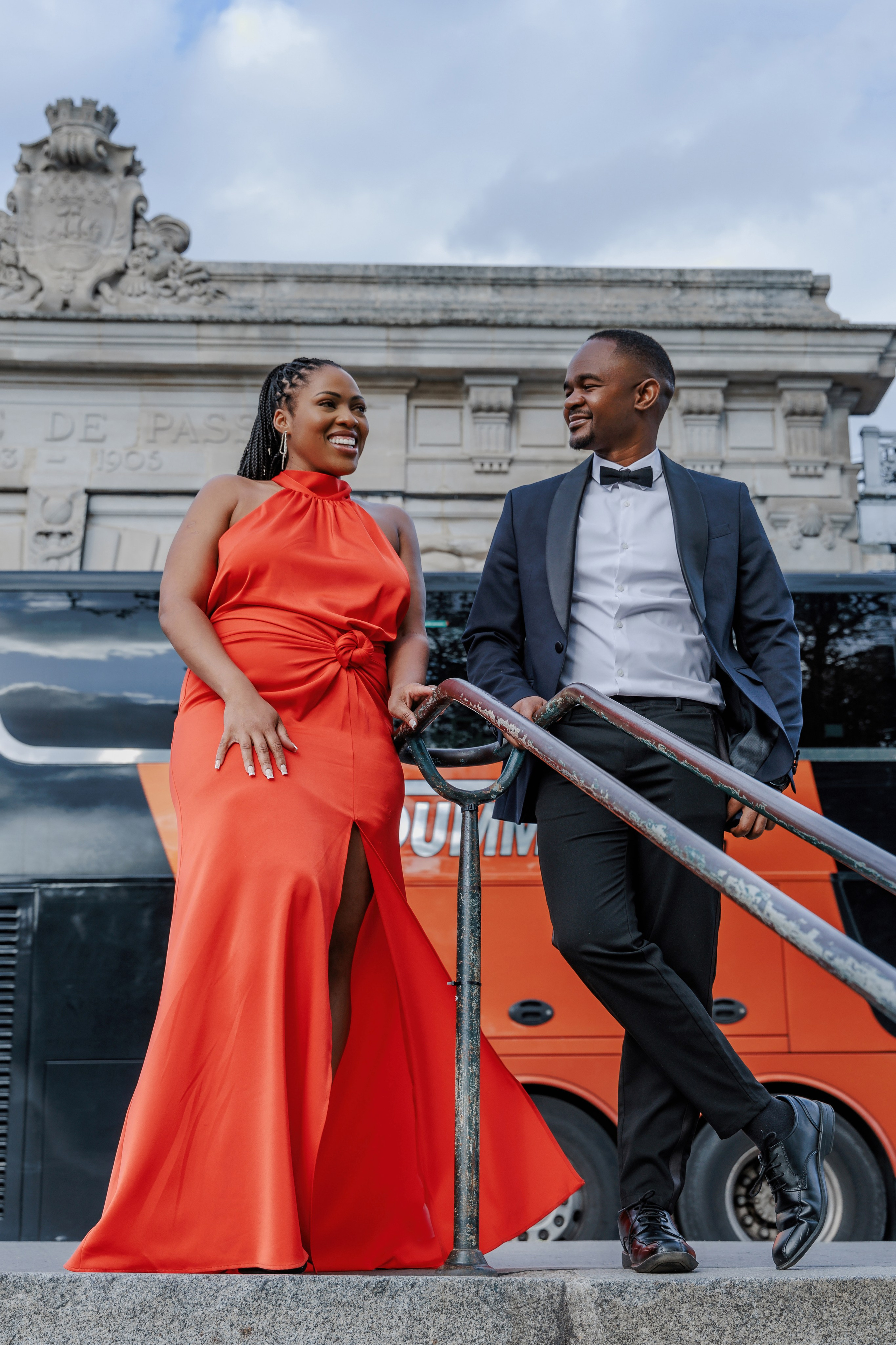 Bir-Hakeim Bridge in Paris — The Iconic Location for Luxury Proposal & Elopement Photography. Photographe à Paris