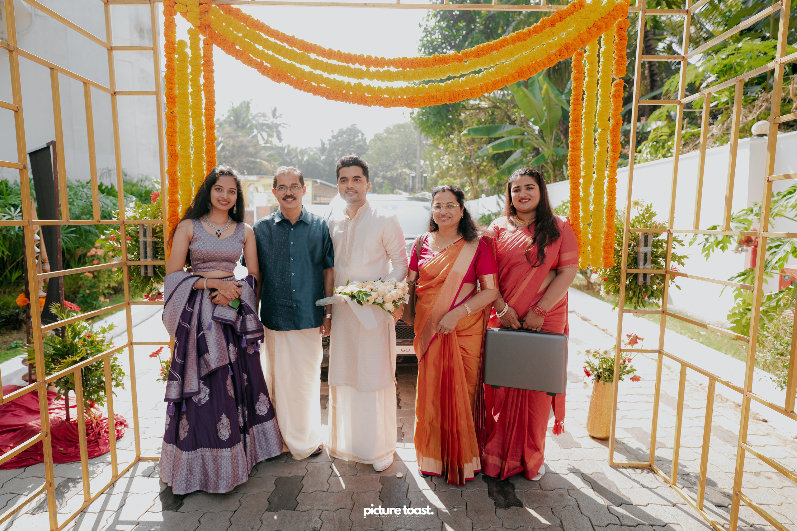 Traditional Kerala Hindu Wedding. Fine art Wedding Photographers in India & Canada