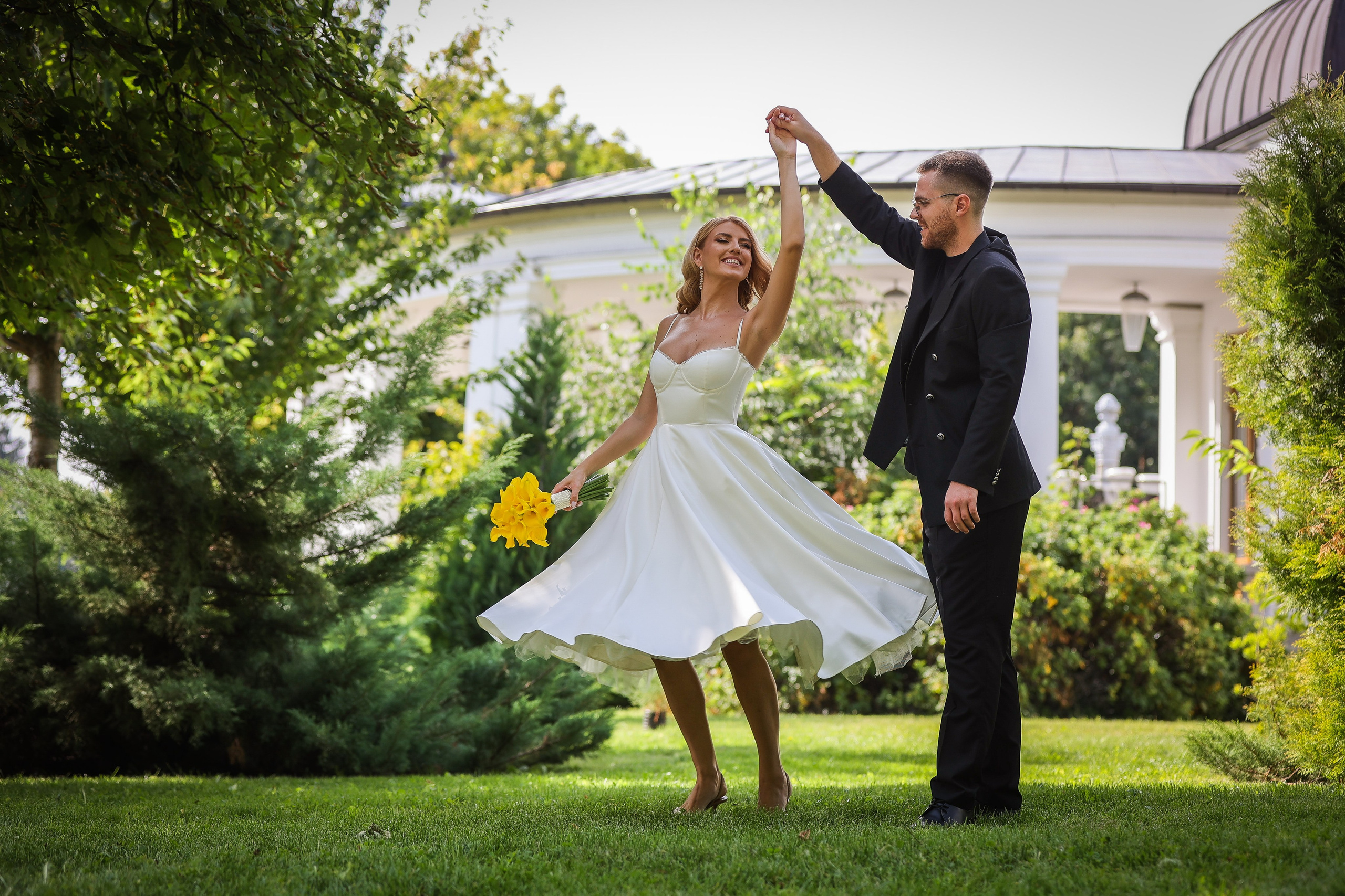 Bianca & Daniel — o nuntă de vară în Cluj, între natură și eleganță. Rares Bucur is a professional wedding photographer based in Cluj-Napoca, Romania, specializing in wedding photography