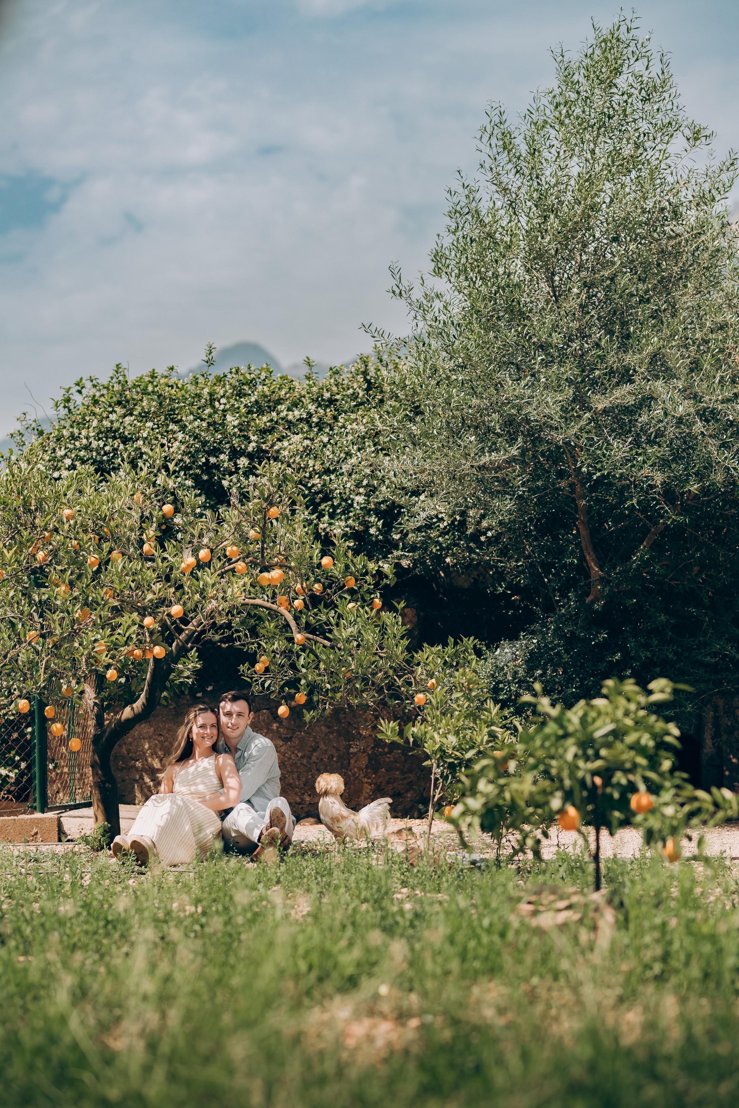 Relaxed Couple Session in Mallorca — Citrus Fields & Seaside. Фотограф у Пальма де Майорка