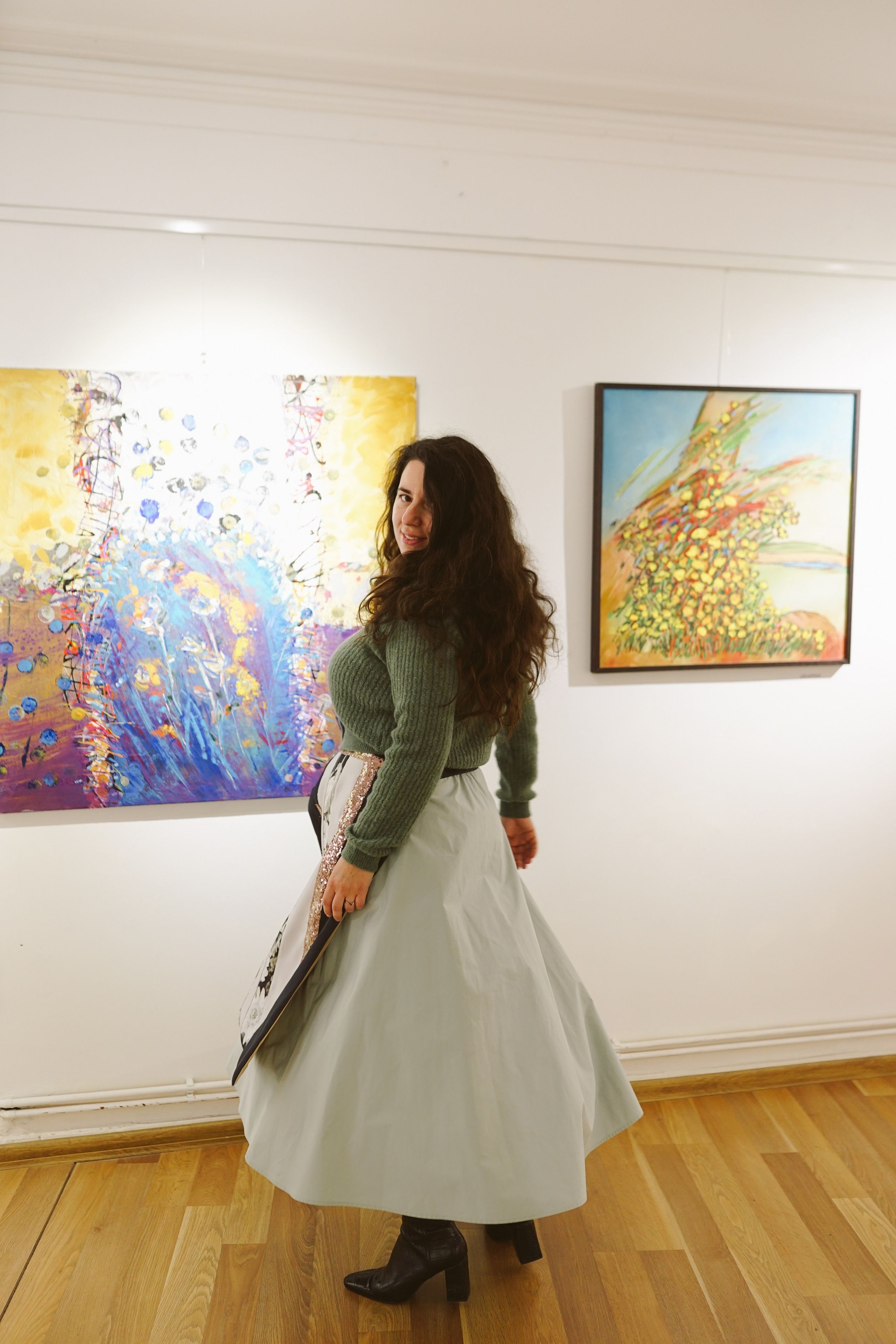 Expoziție Foto Maternitate Brașov | Mădălina Beda. Madalina Beda- Artist vizual, fotograf, doula la nastere, consultant babywearing Brasov si in toata tara