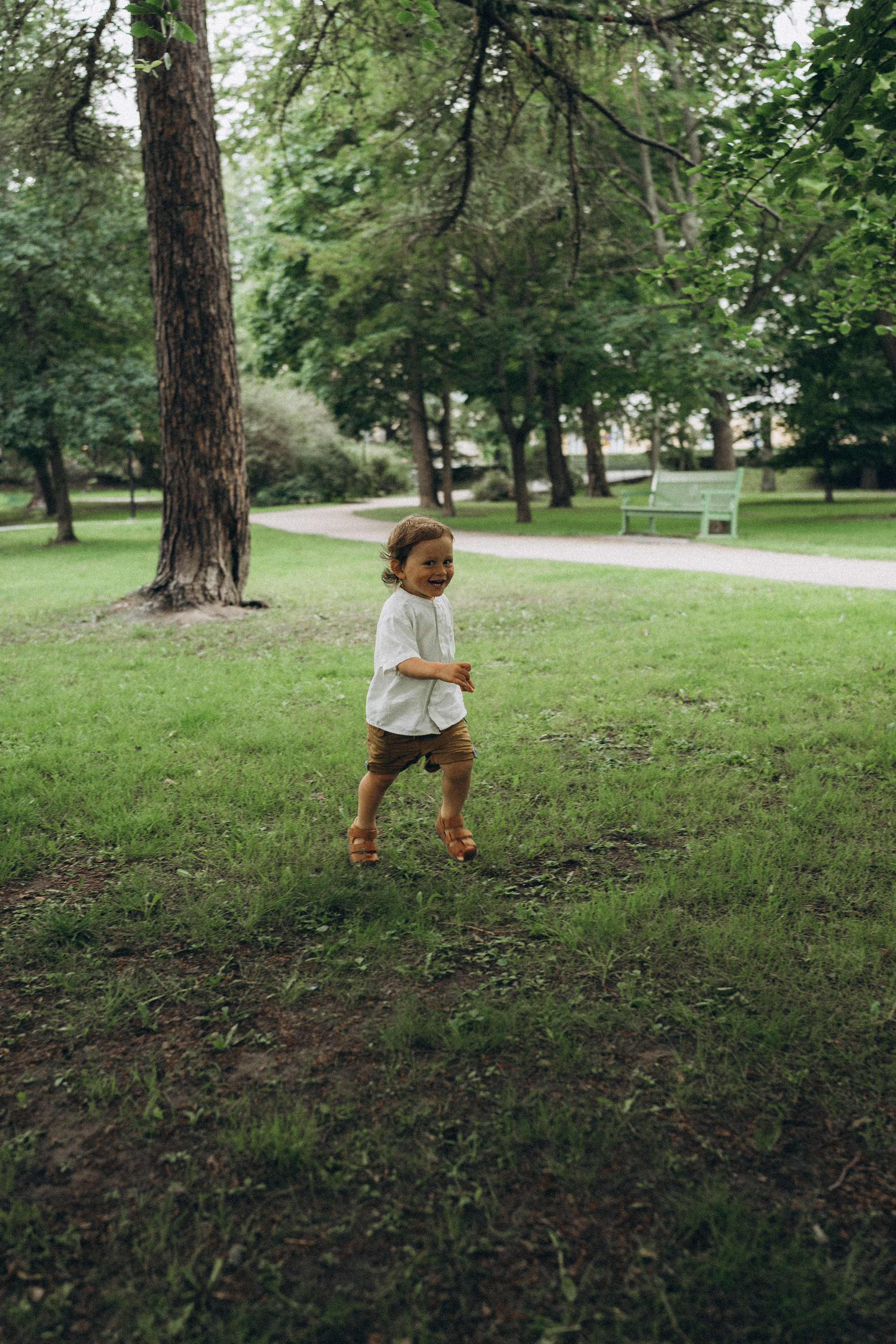 Kaivopuisto. Wedding and potrait photographer in Helsinki Vickan O