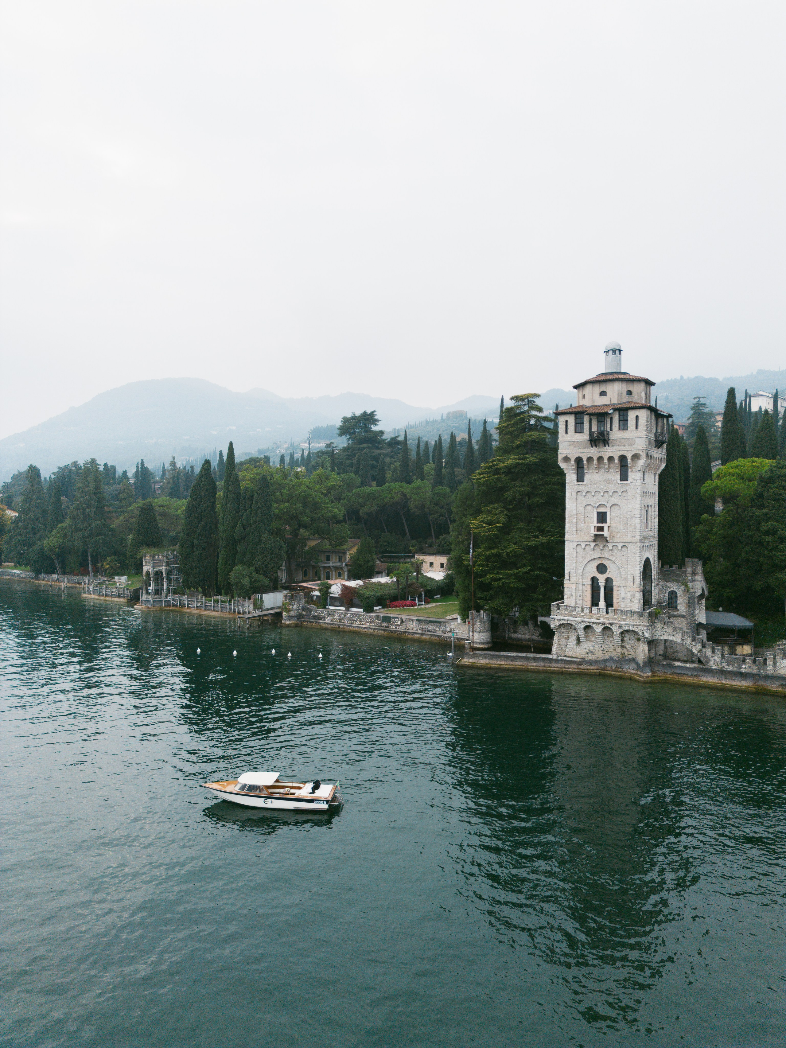 LINDSEY AND ROBERT _LAKE GARDA. PHOTOGRAPHER IN ITALY