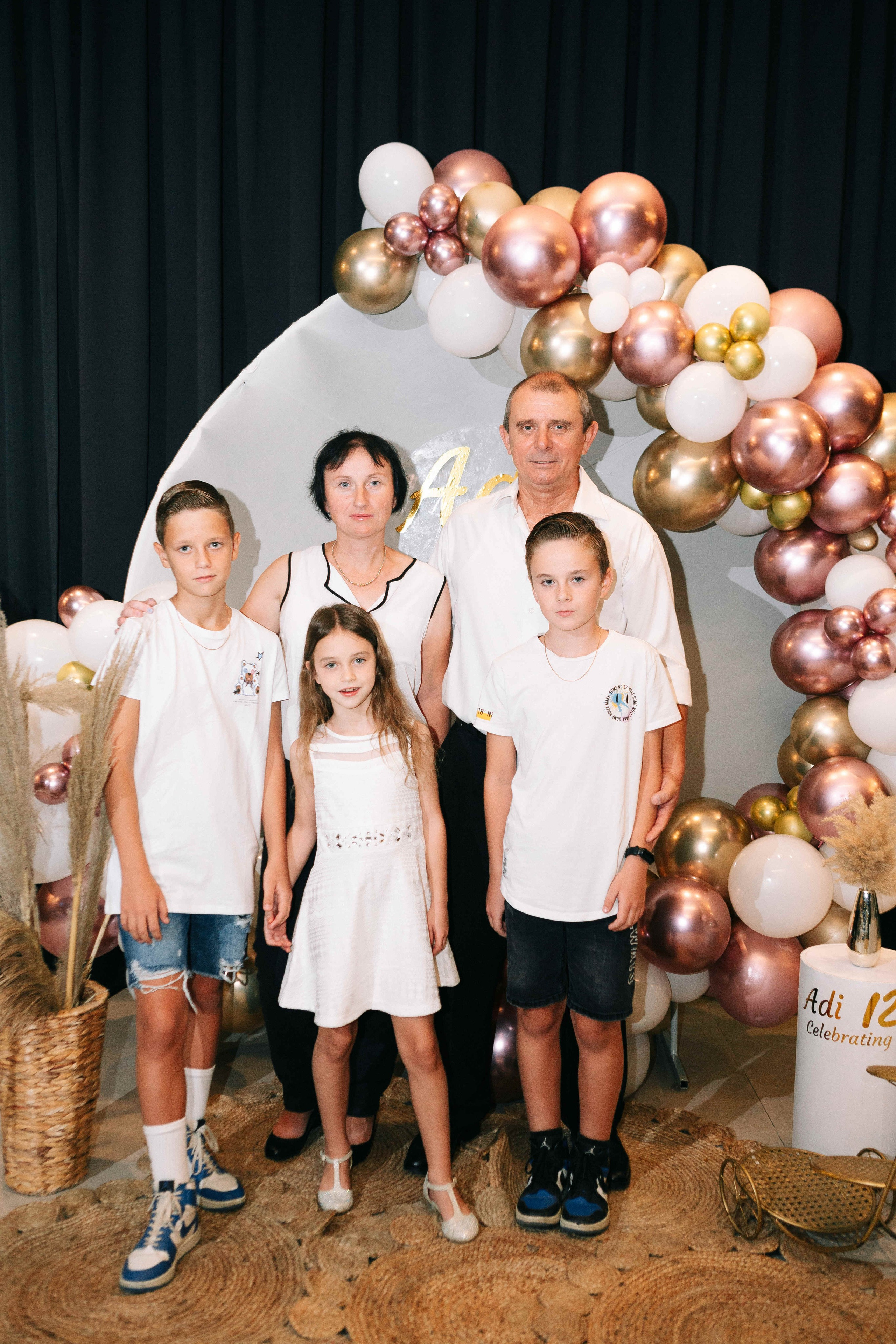 PARTY WITH FRIENDS. Https://shi-photo.com/