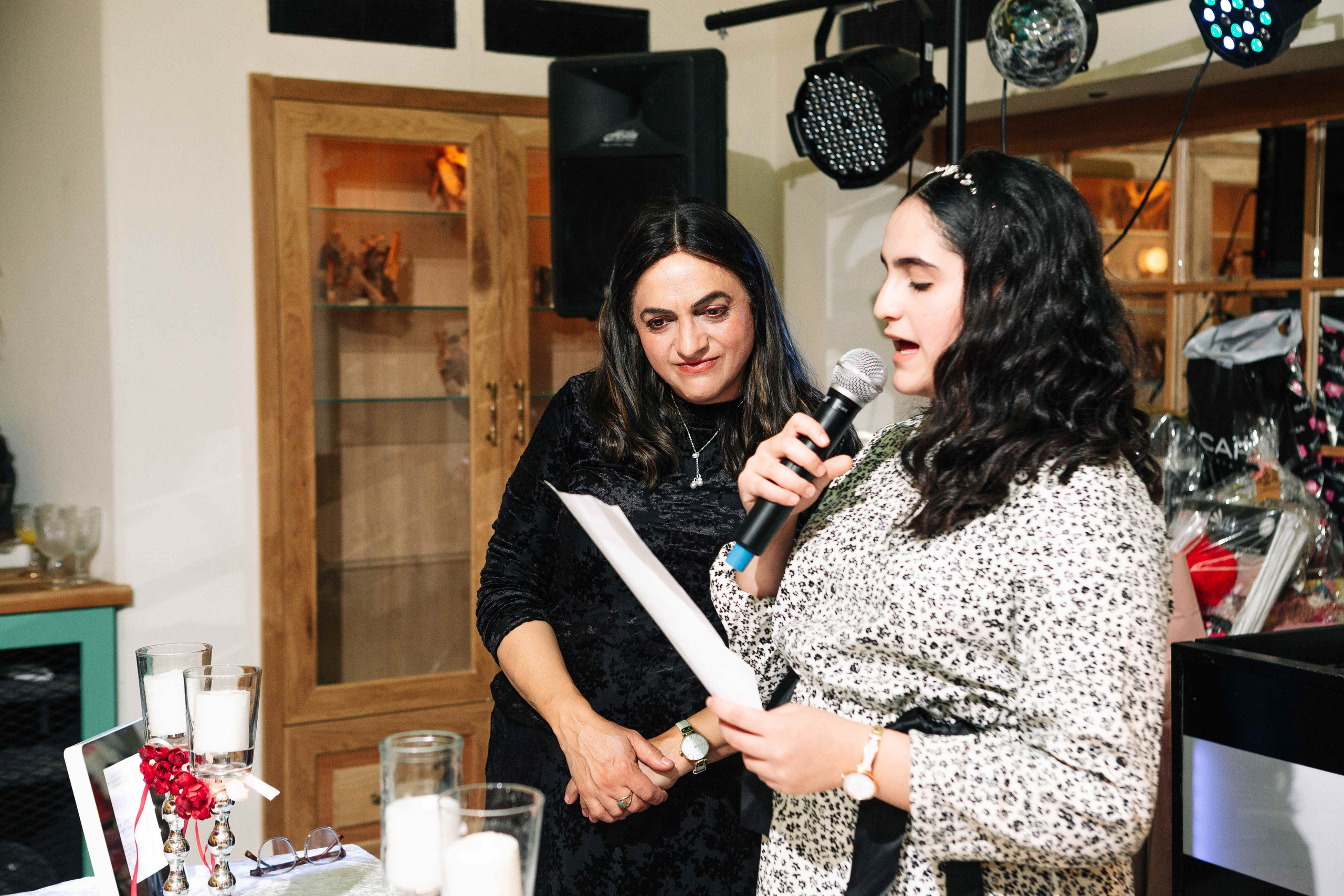 PARTY IN A RESTAURANT WITH THE WHOLE FAMILY. Https://shi-photo.com/