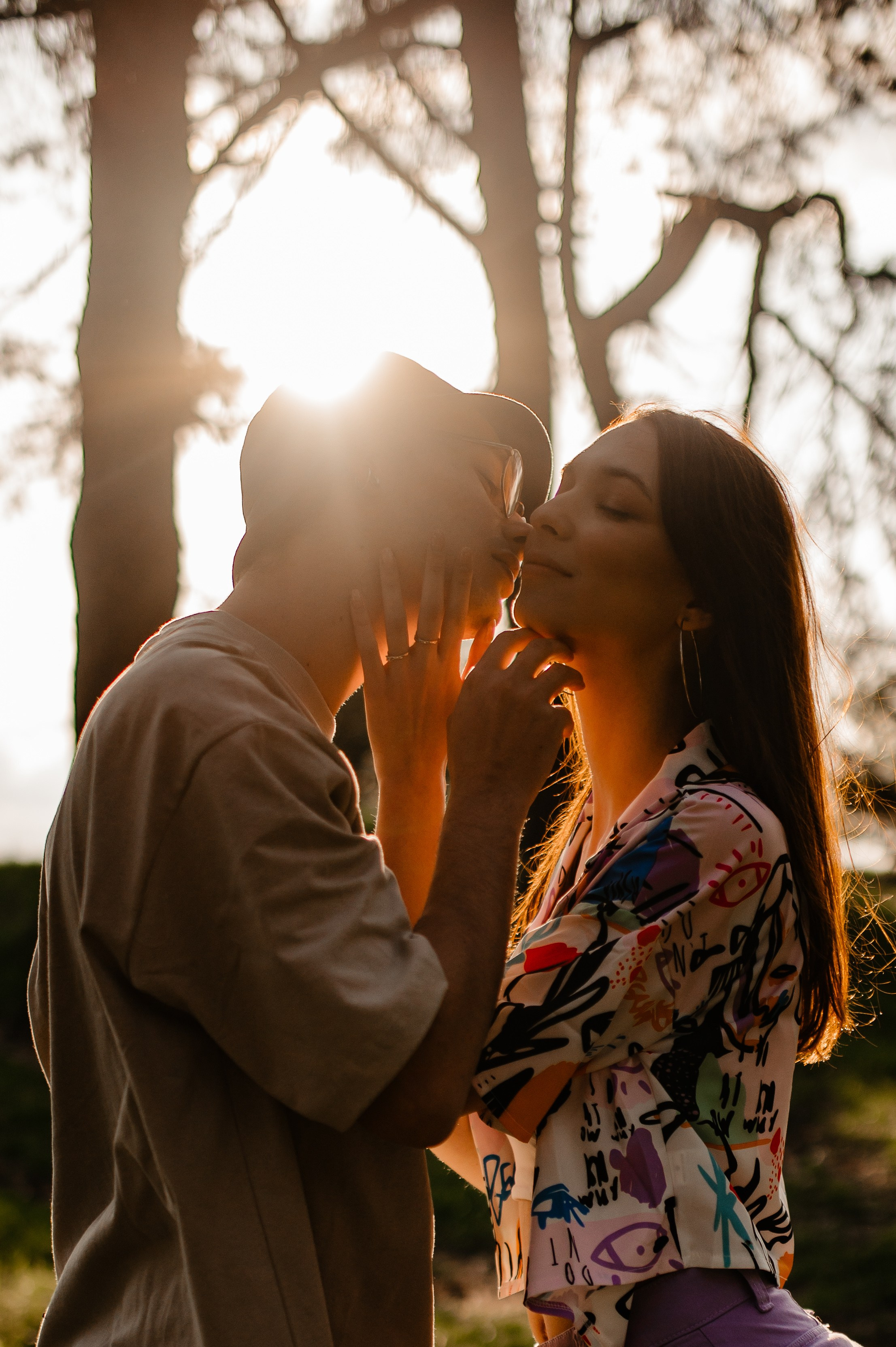 Sedinta foto la apus de primavara, copaci infloriti primavara. Proud Vision Weddings | Wedding Photography & Film — Servicii profesionale Foto Video Nunta Iasi