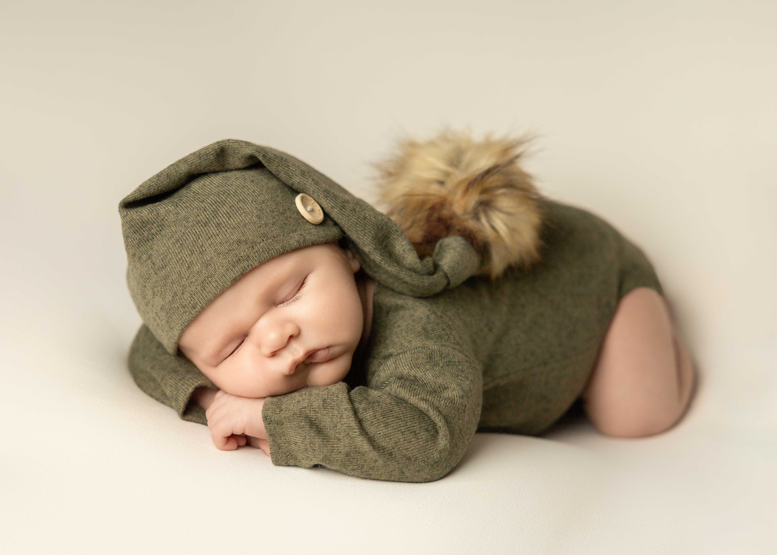 Newborn photos. Newborn photographer in Tampa Bay Area, FL