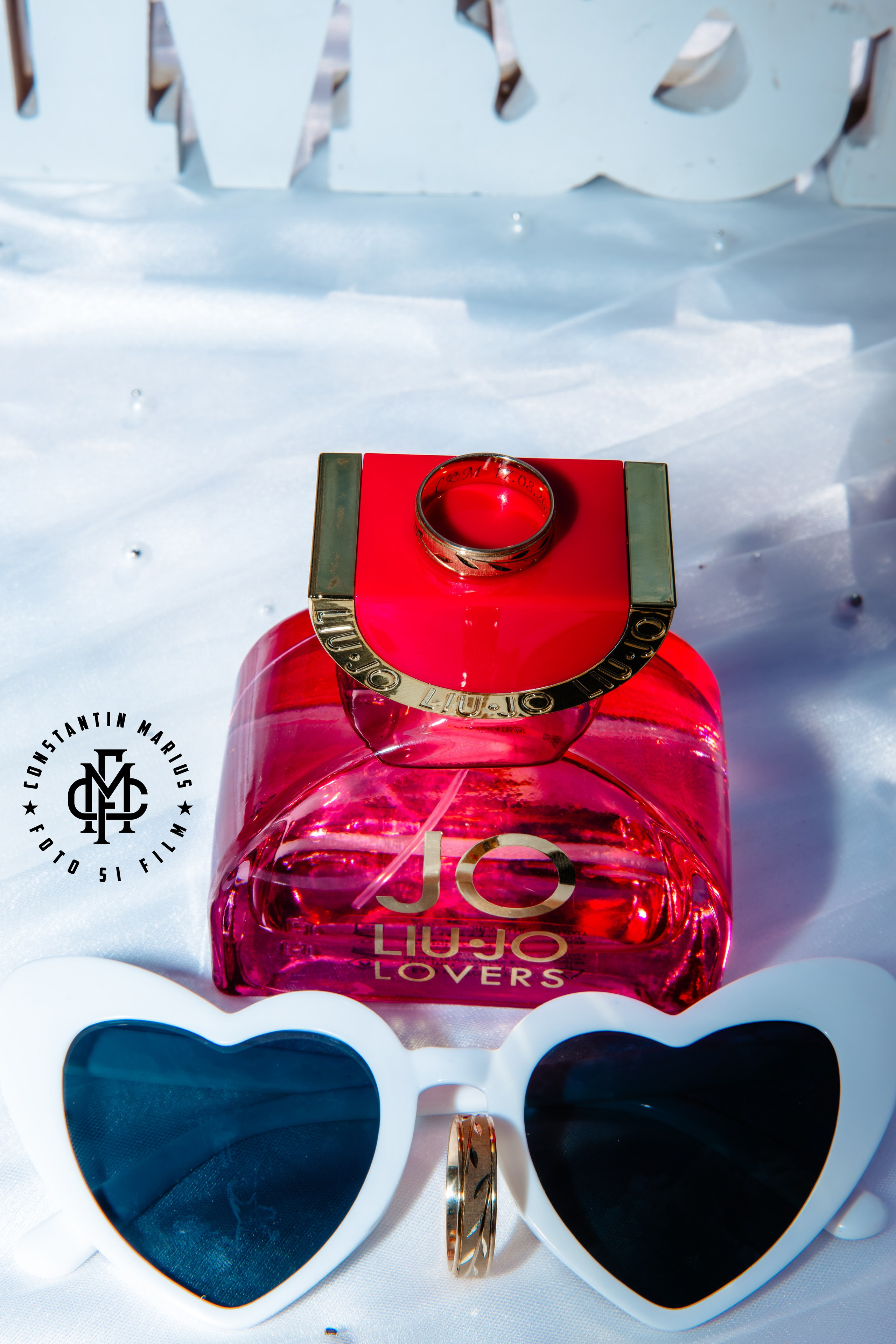 WEDDING PHOTOGRAPHY. DESPRE NOI