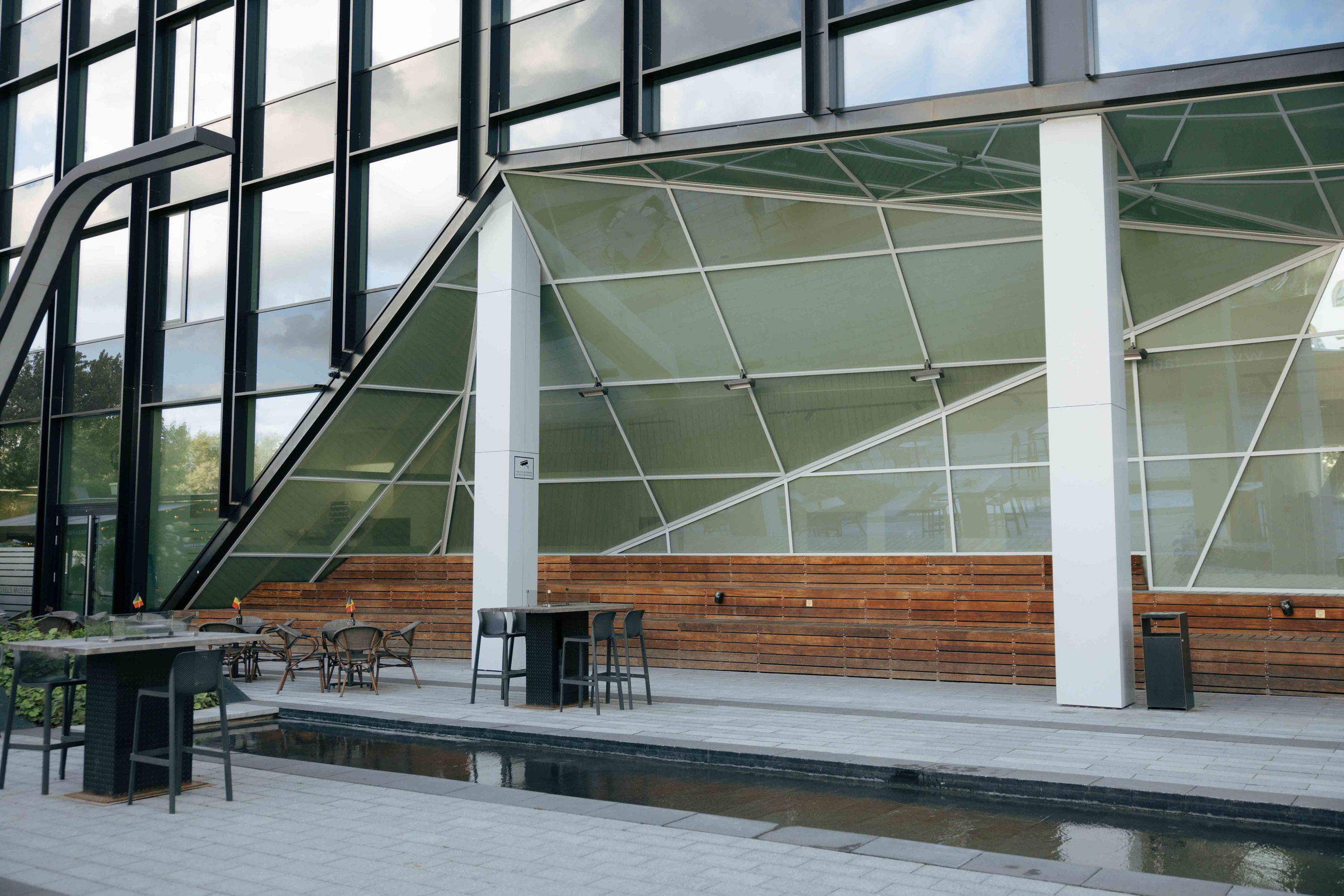 Modernios lokacijos fotosesijai Vilniuje. Framed by Evelina | Vestuvių fotografė