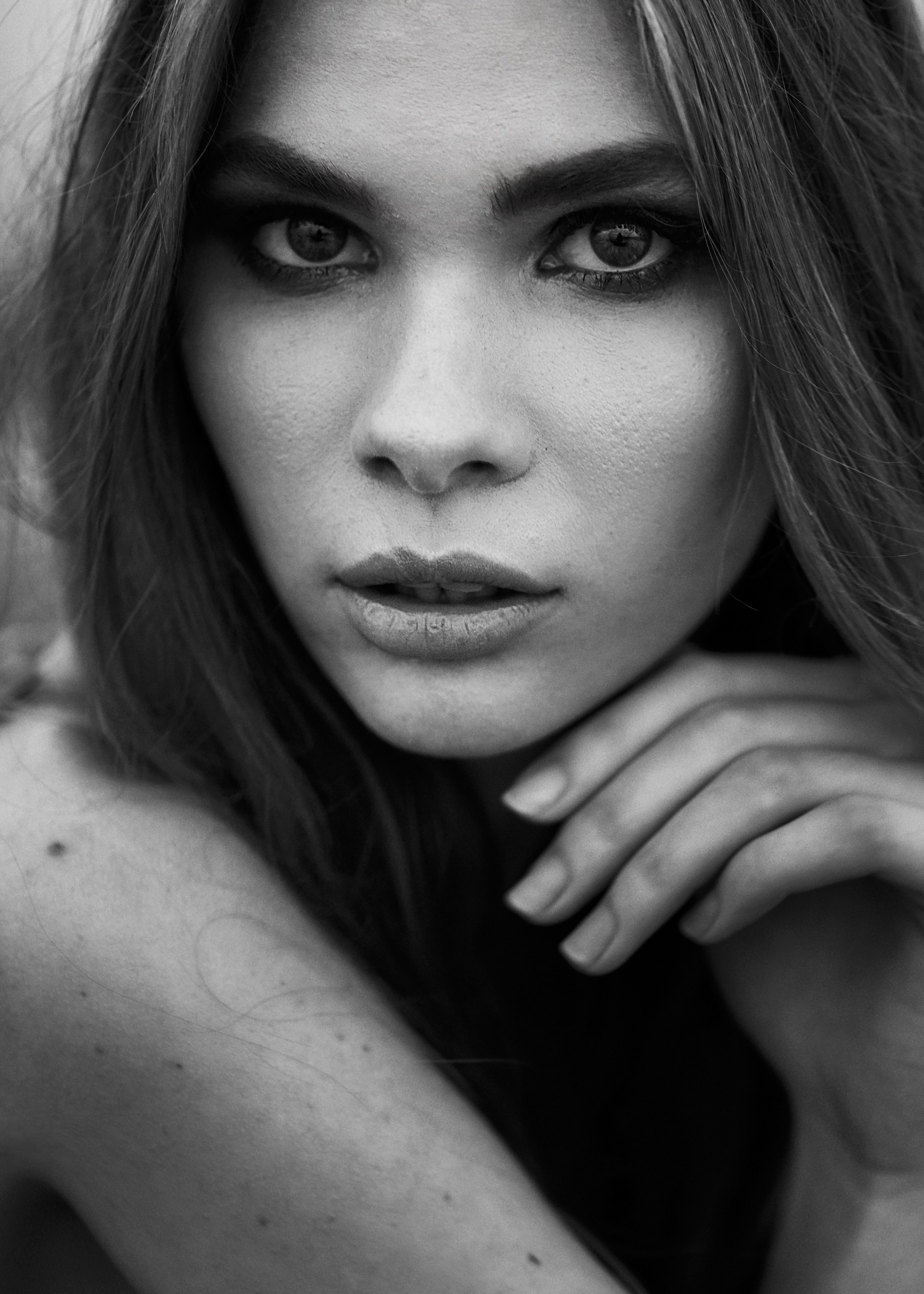 Black and white portrait photography in Berlin — Professionelle Schwarz-Weiß-Porträtfotografie in Berlin | Портретная фотография в Берлине | Профессиональная чёрно-белая портретная съёмка в Берлине