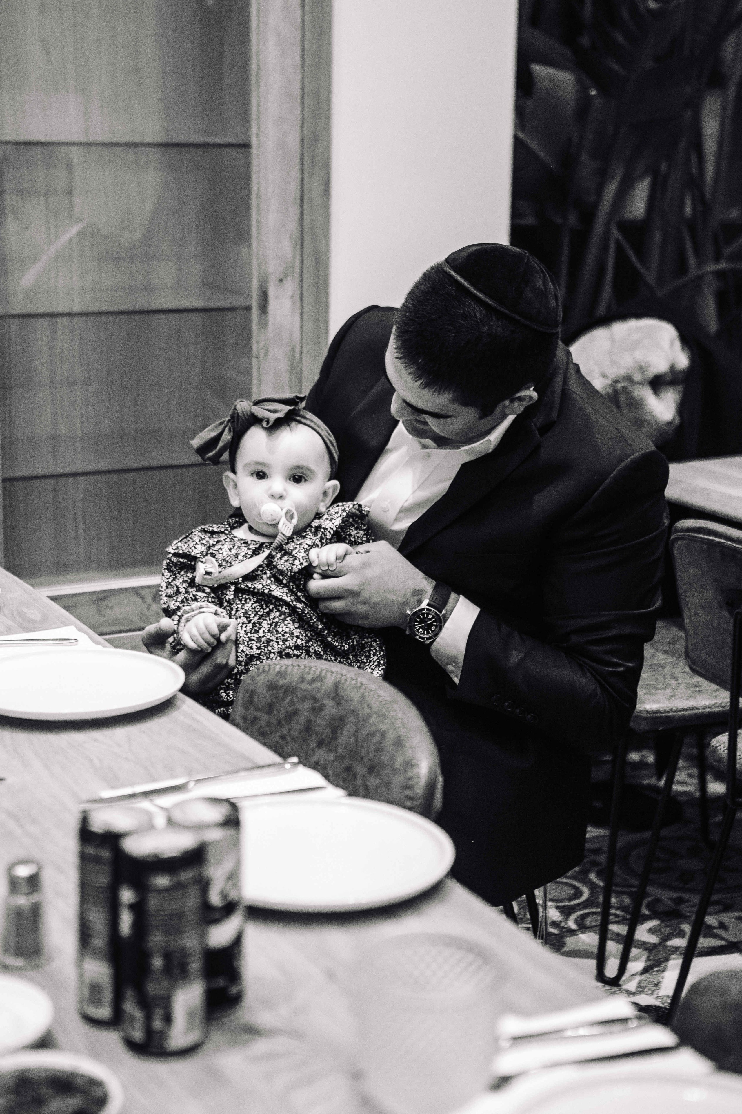 PARTY IN A RESTAURANT WITH THE WHOLE FAMILY. Https://shi-photo.com/