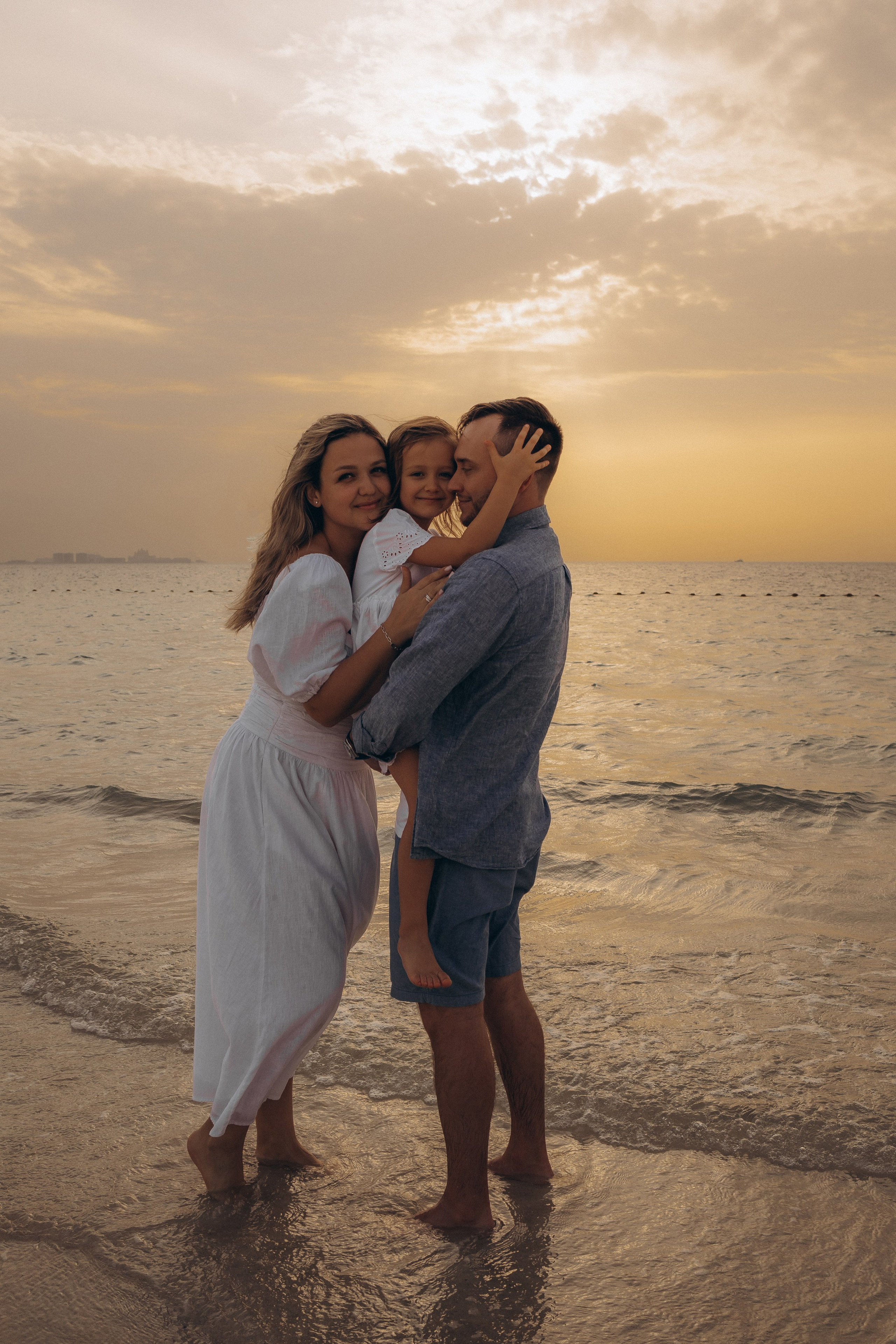 Golden hour family. Birth, Family, Newborn photographer in Dubai| Eliza Baitikova