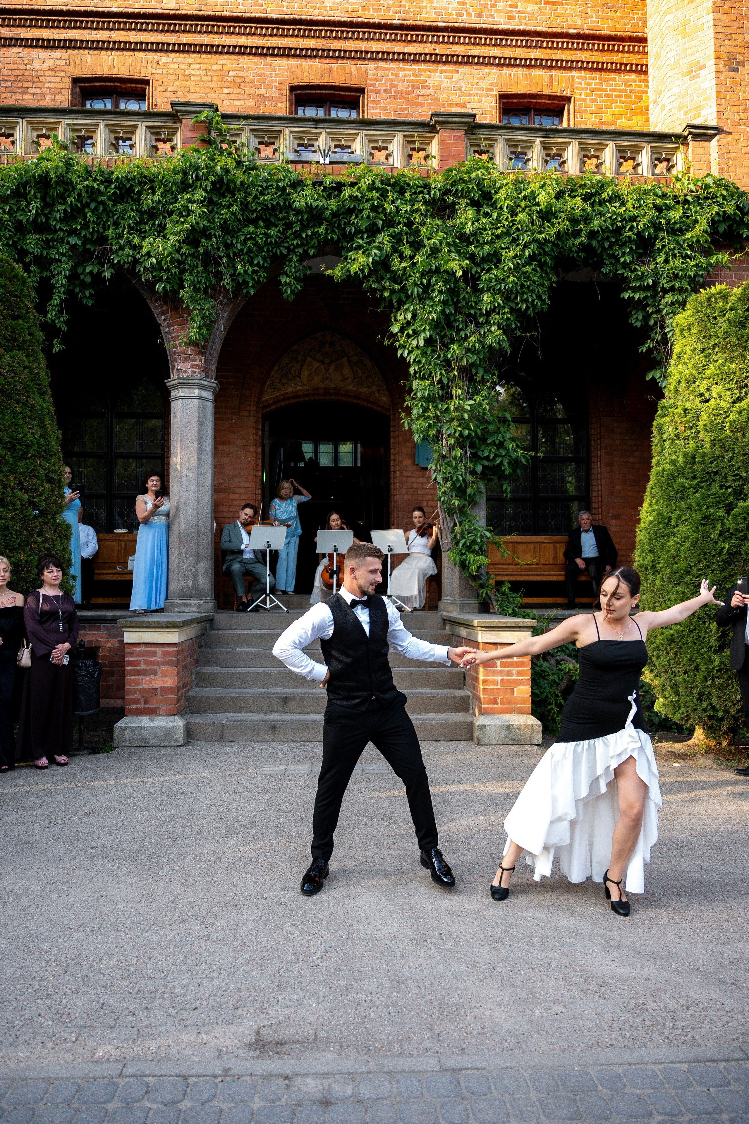 E&N: Zamek w Rzucewie. SL Wedding Photo — Editorial, Elegant & Timeless Wedding Photography in Poland and Across Europe
