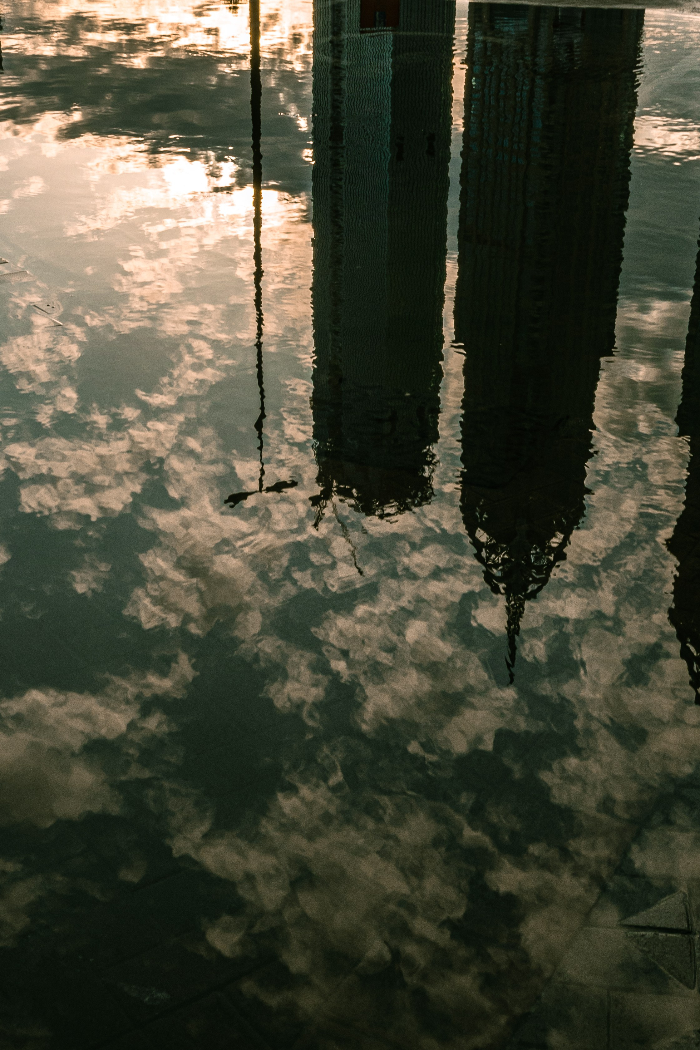 Rainy Dubai. Versoluna