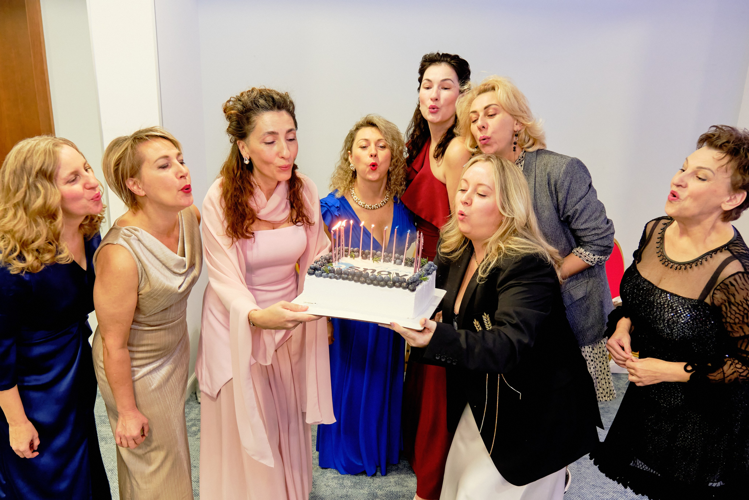 Фоторепортаж з благодійного Новорічного балу у Чорногорії. Портретний фотограф Альона Новгородцева