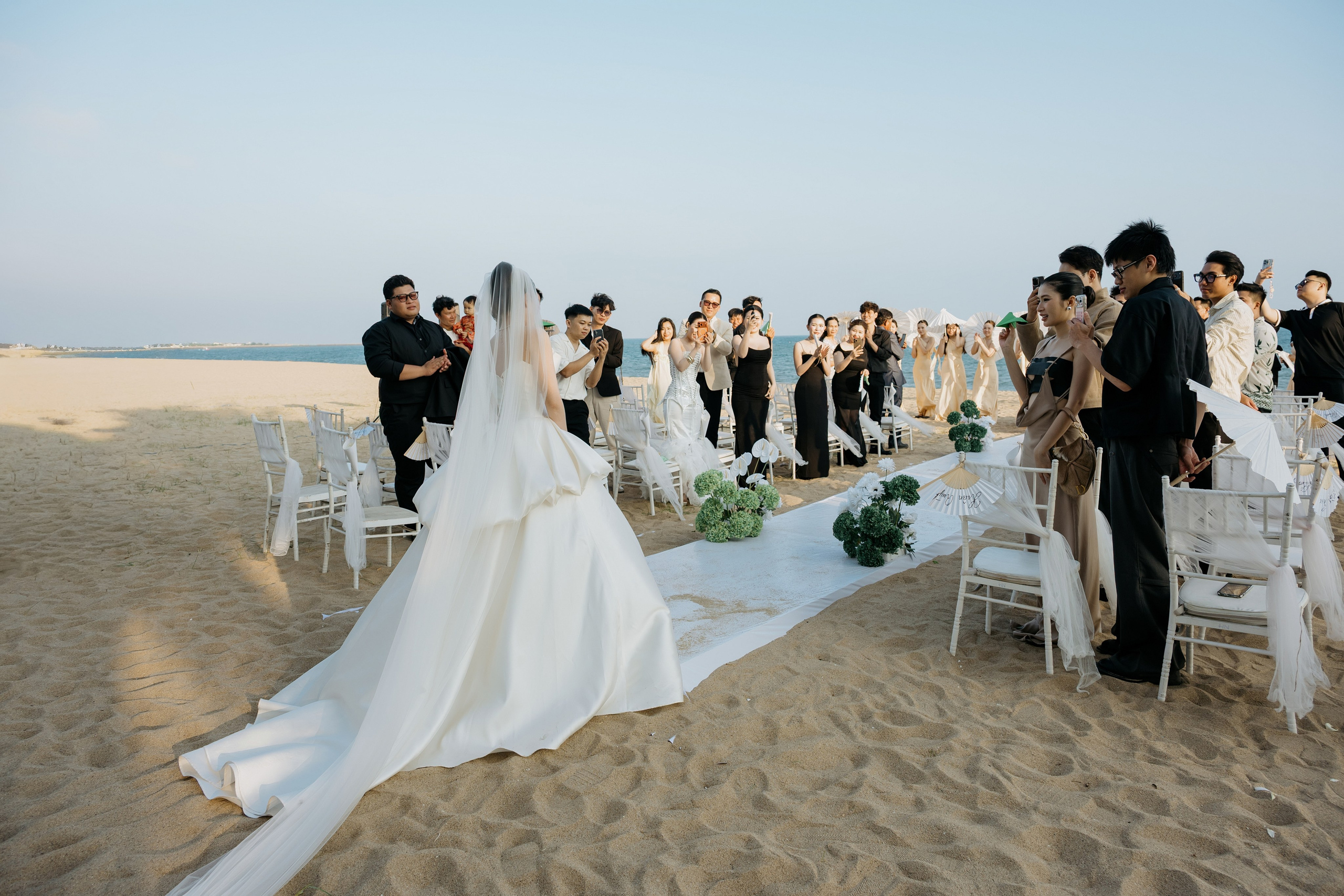 DIEU & THINH/Destination Wedding. Nhiếp ảnh gia đám cưới hàng đầu tại Thành Phố Hồ Chí Minh