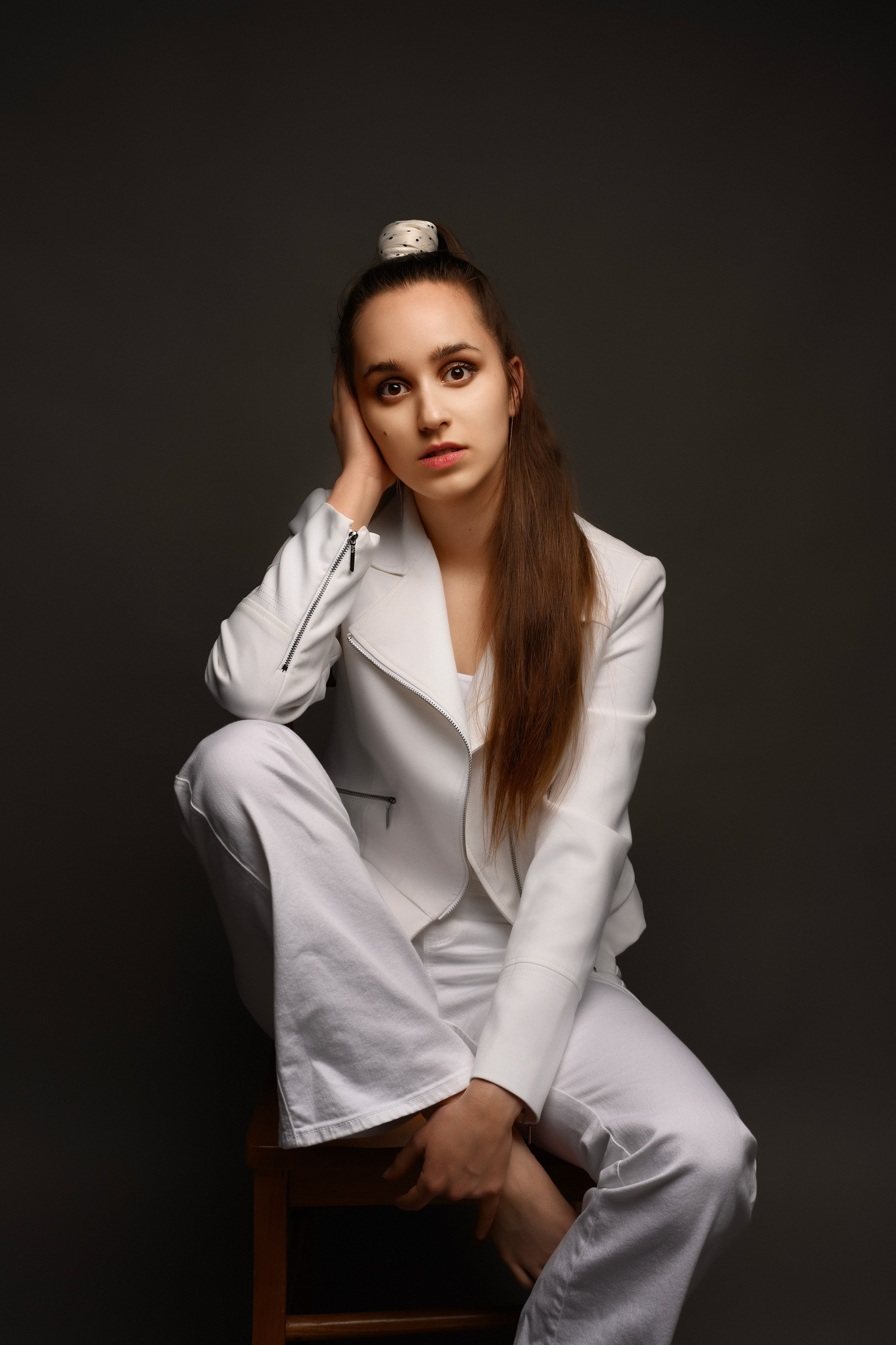 Alena in white. Wedding & portrait photography in the Seattle Area. Helen Michelle photographer