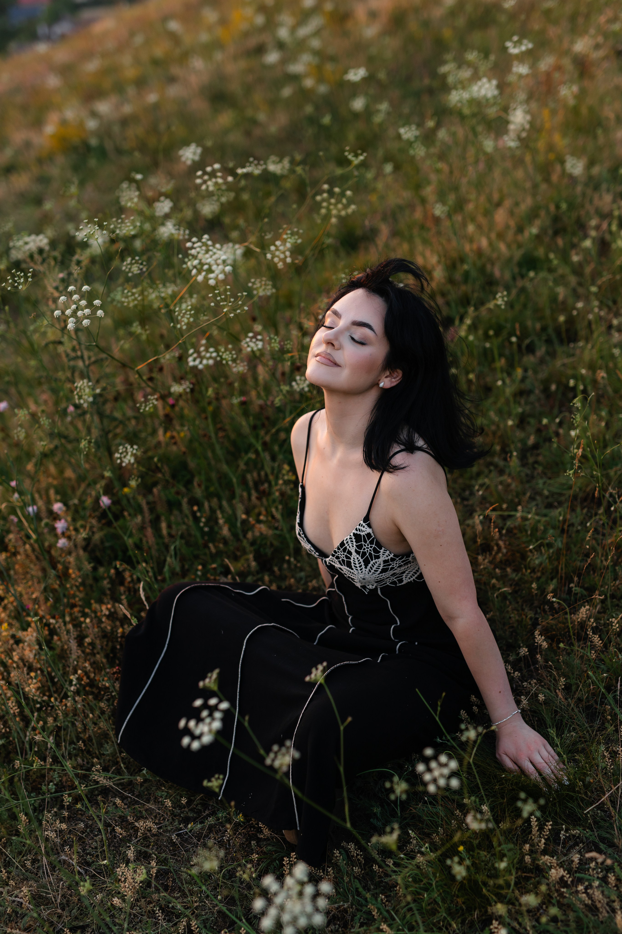 Laura — Portrait. Main