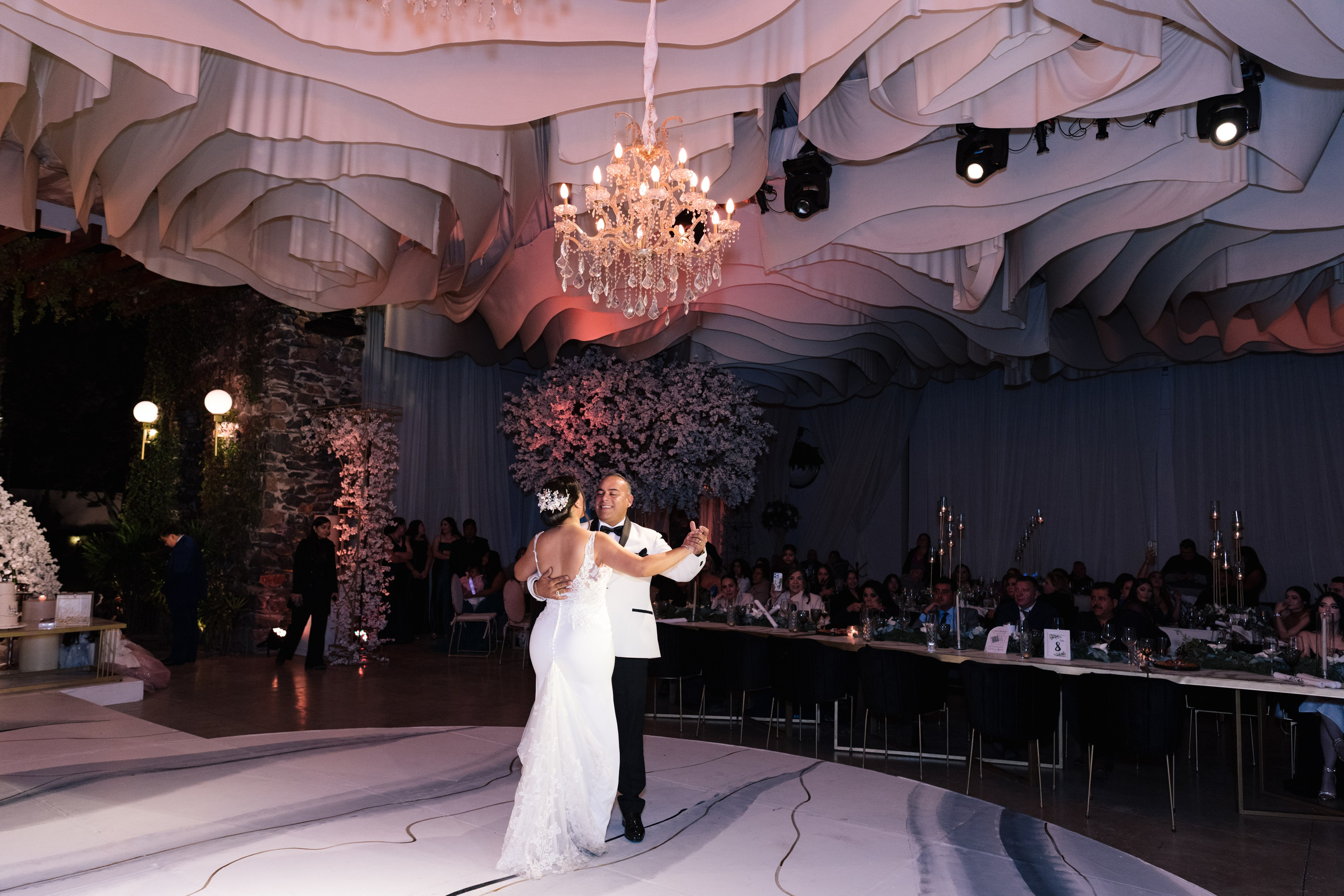 Alejandra y Salvador. Principal