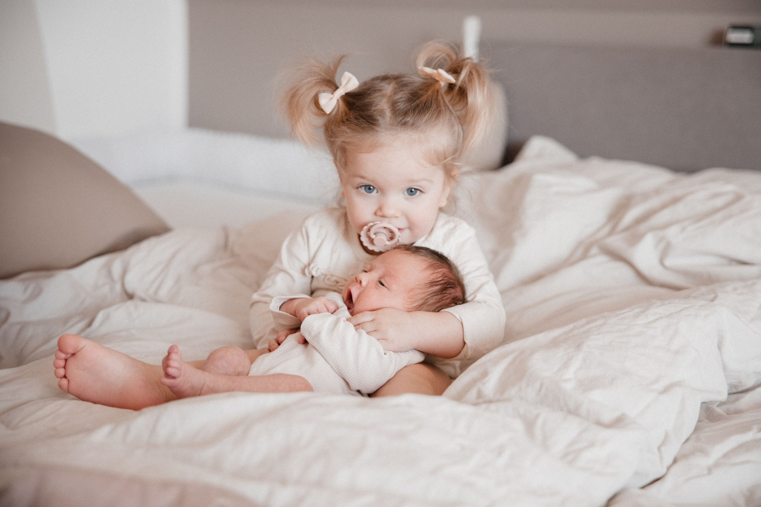 Neugeborenenfotos Zuhause. Hochzeitsfotografie |Hochzeitsfotograf Bochum | Hochzeitsfotograf Dortmund | Hochzeitsfotograf Essen | Hochzeitsfotograf Ruhrgebiet