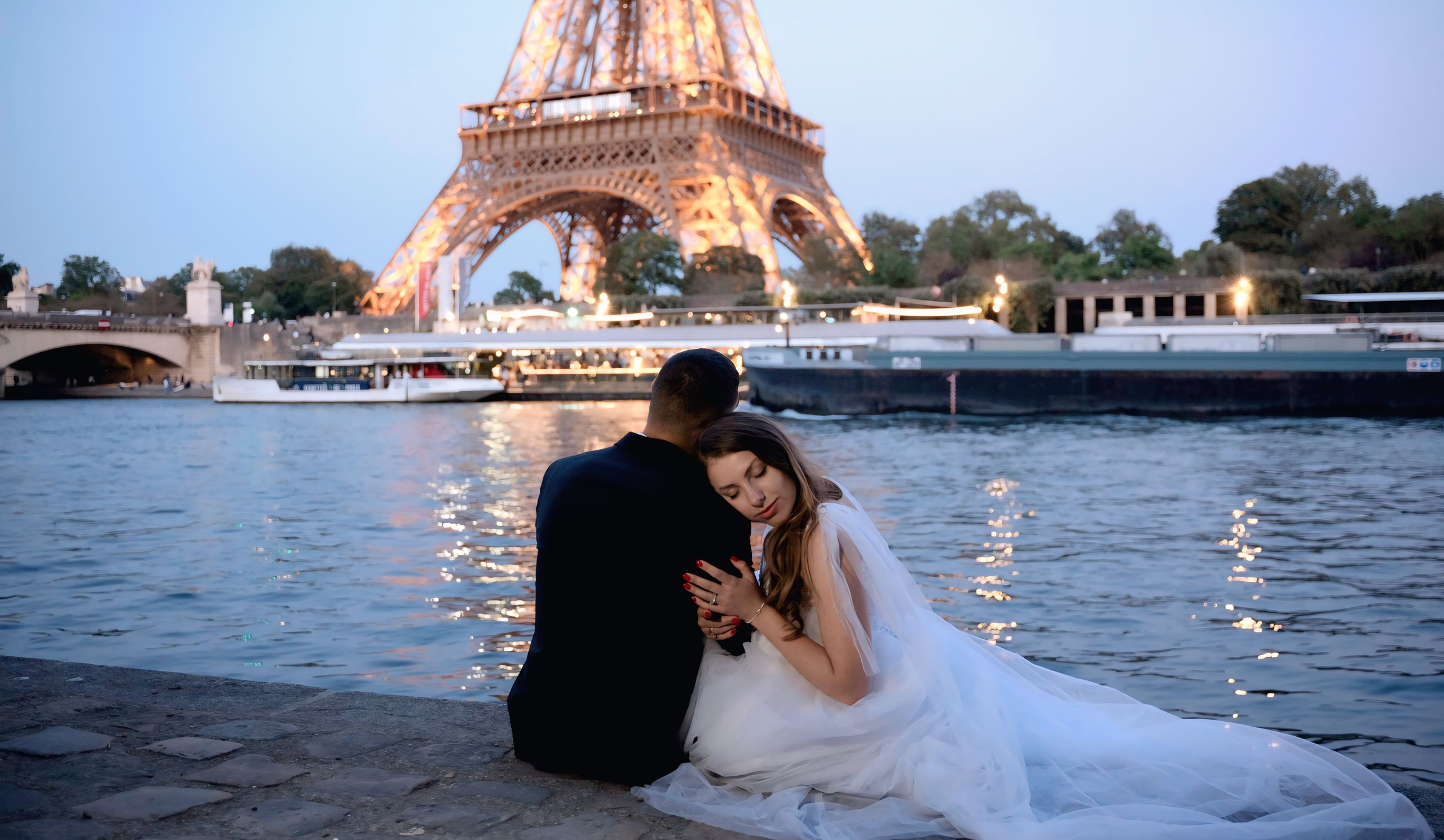 Wedding and proposal photoshoot in Paris. Alina Tagzieva- a photograper in Paris