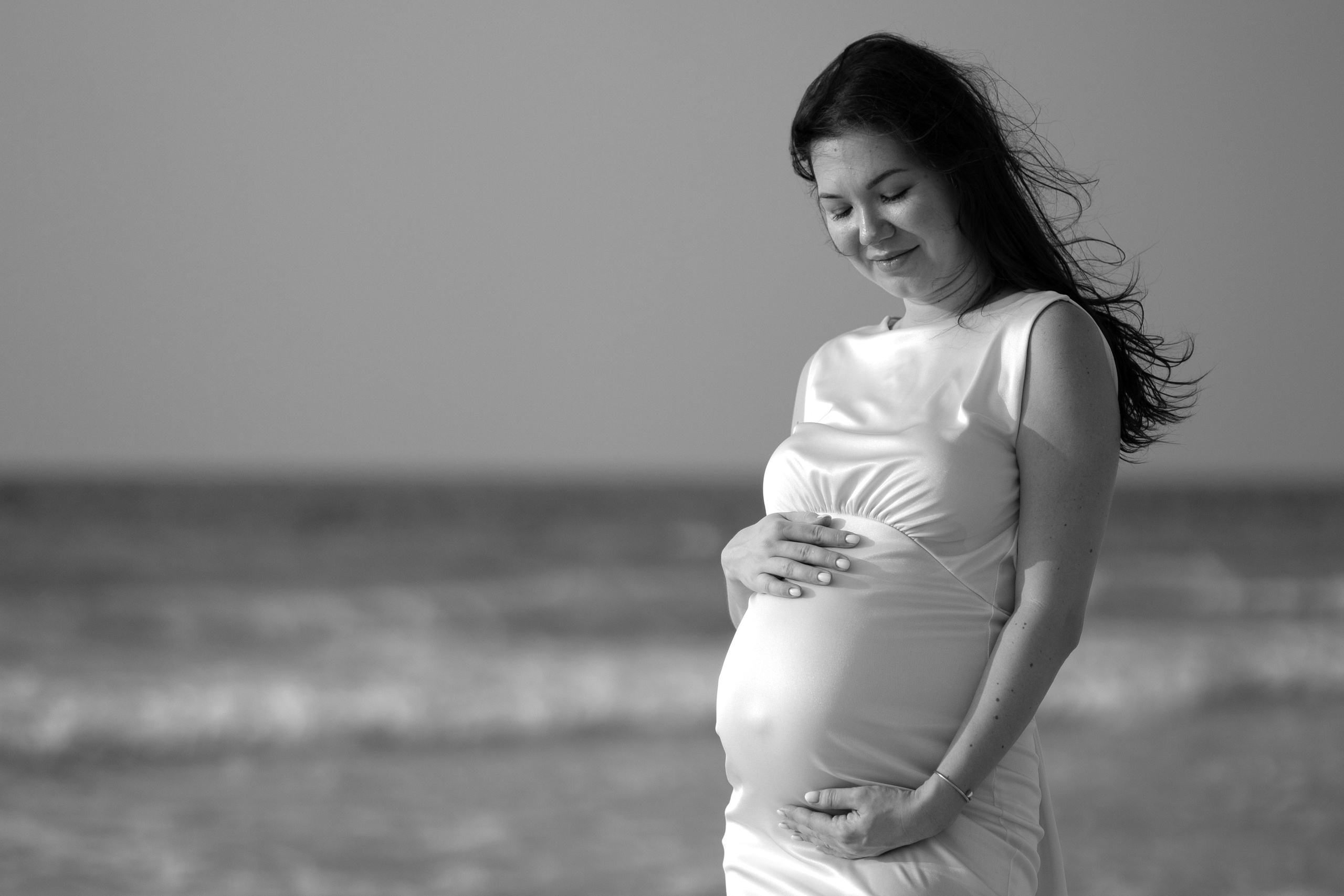 Maternity Photoshoot in Abu Dhabi — Gentle & Heartwarming Moments of Expecting. Mariia Safronova is your photographer in Abu Dhabi and Dubai