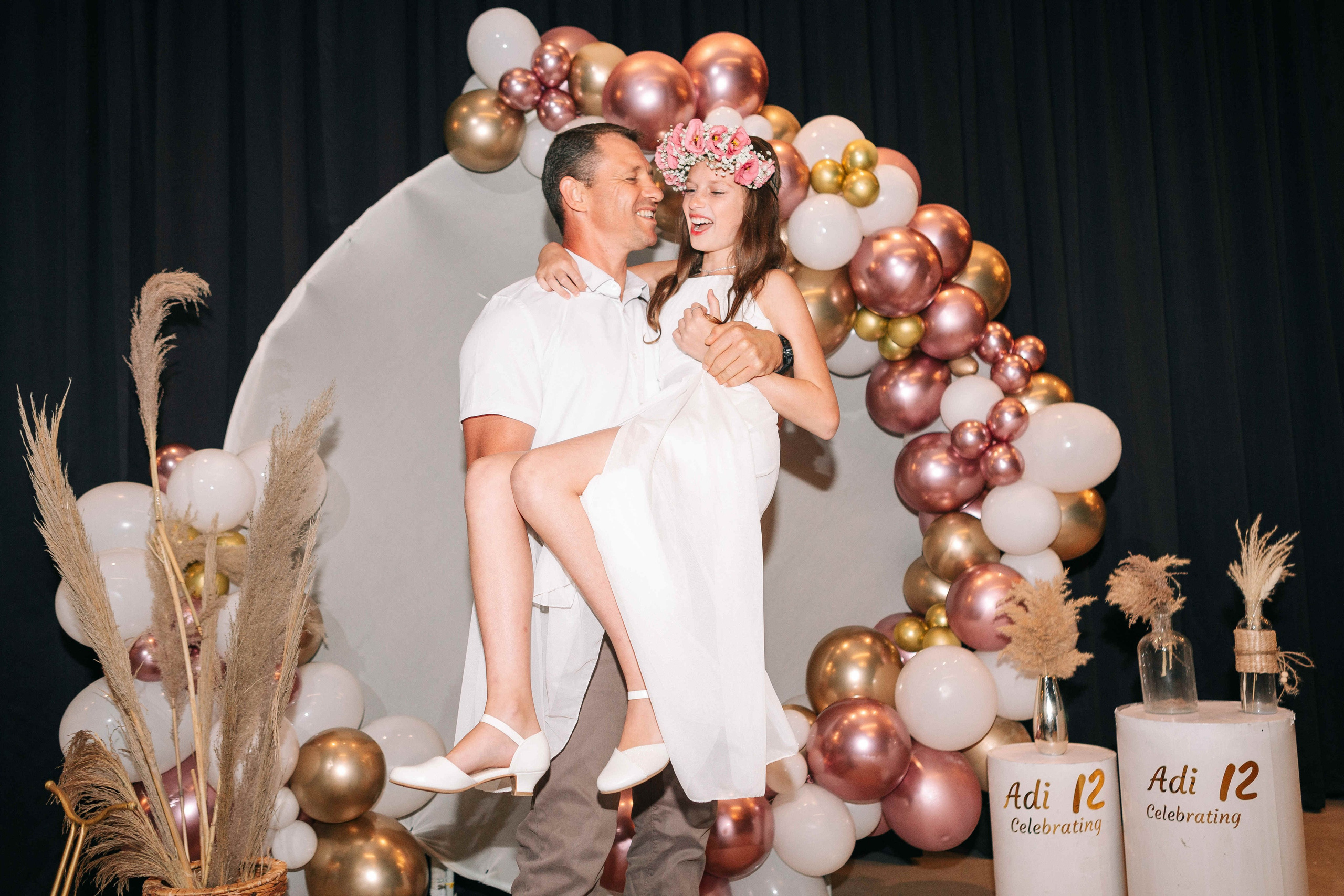 PARTY WITH FRIENDS. Https://shi-photo.com/