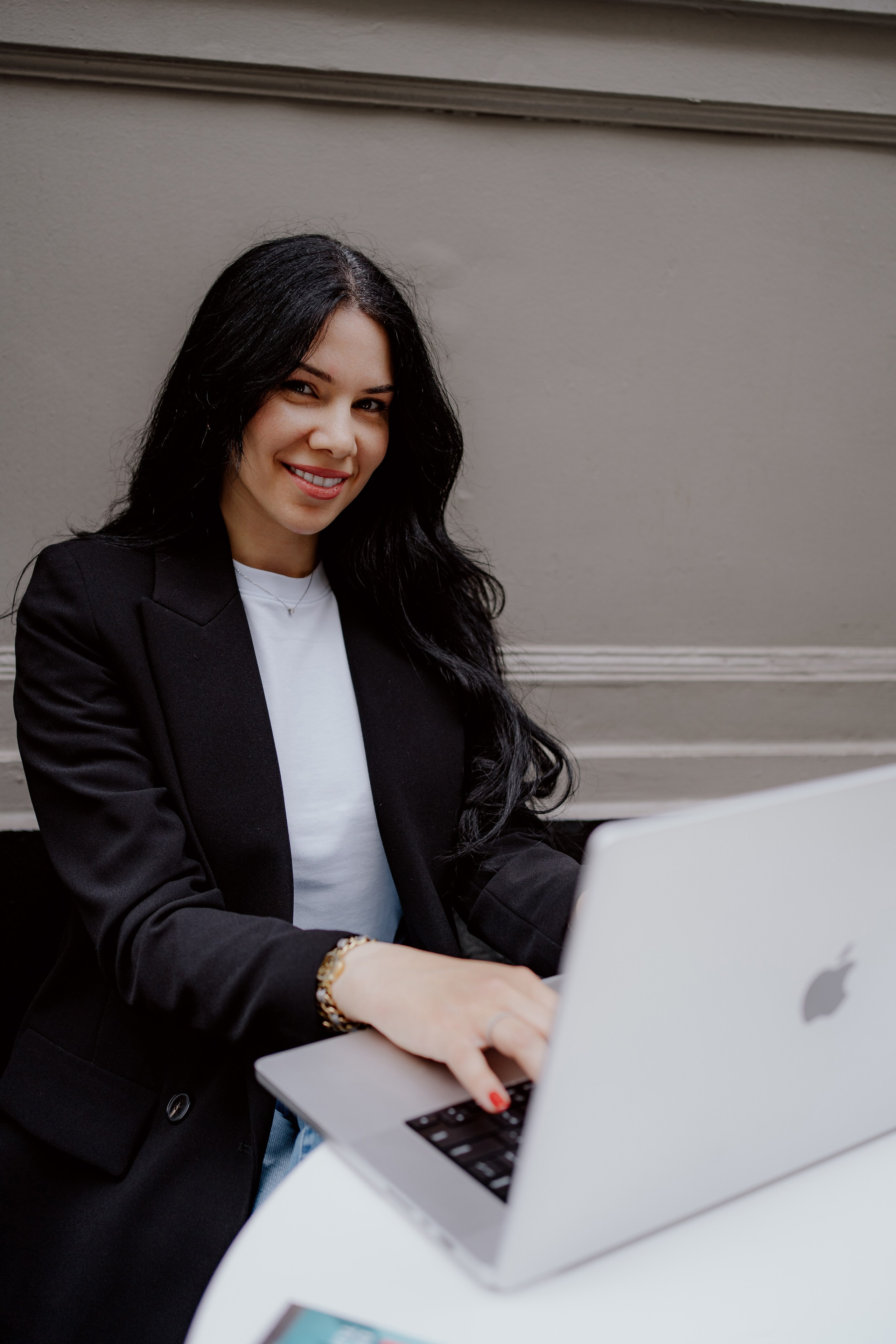 Sara. Videographer and photographer in New York // MAKAROV.VIDEO