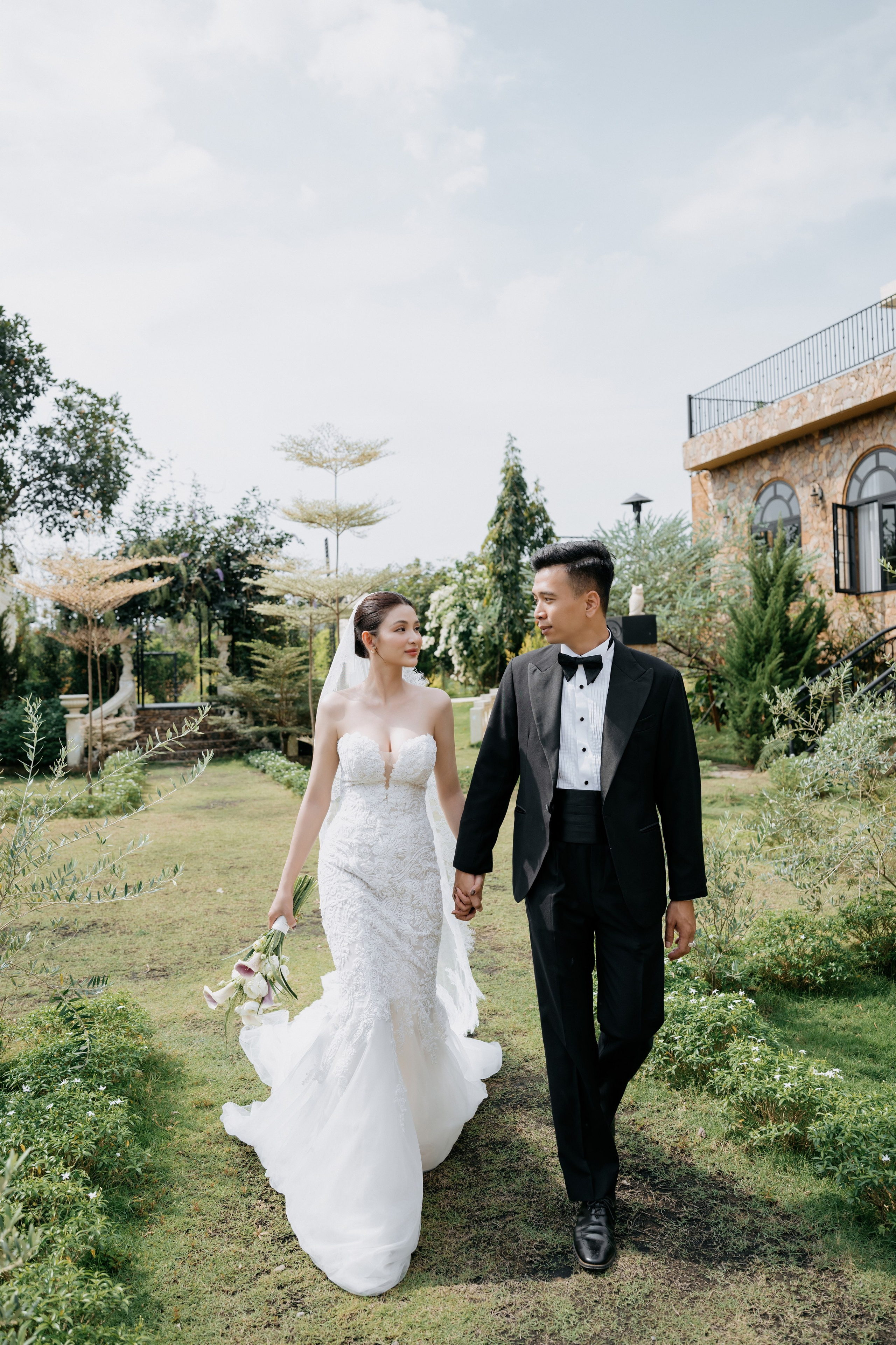 THU & NHU / An garden. Saigon Wedding Present | Art Beyond Moments