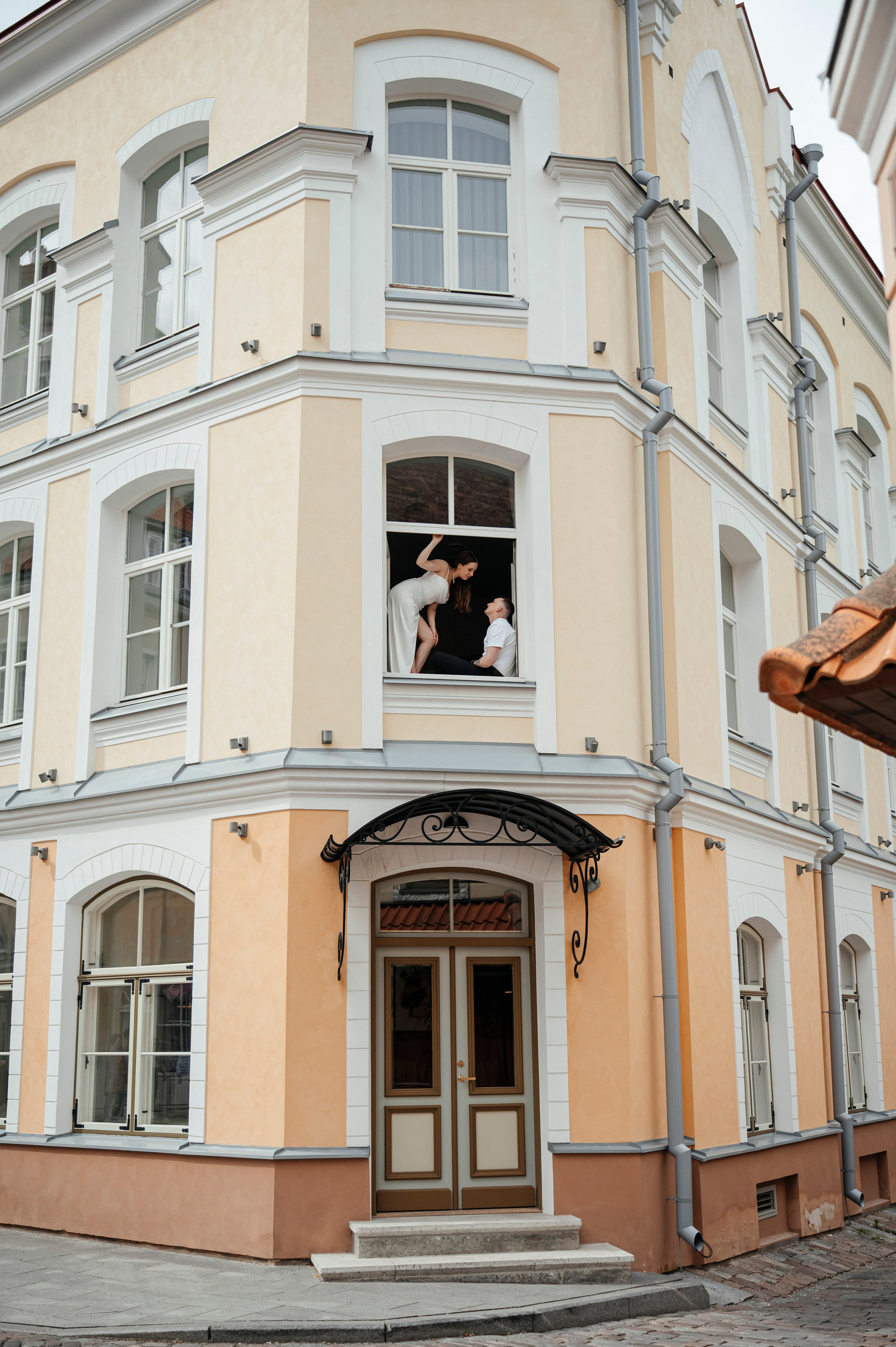 At the Old Hotel. Photographer Tallinn — Wedding | Family | Love Story