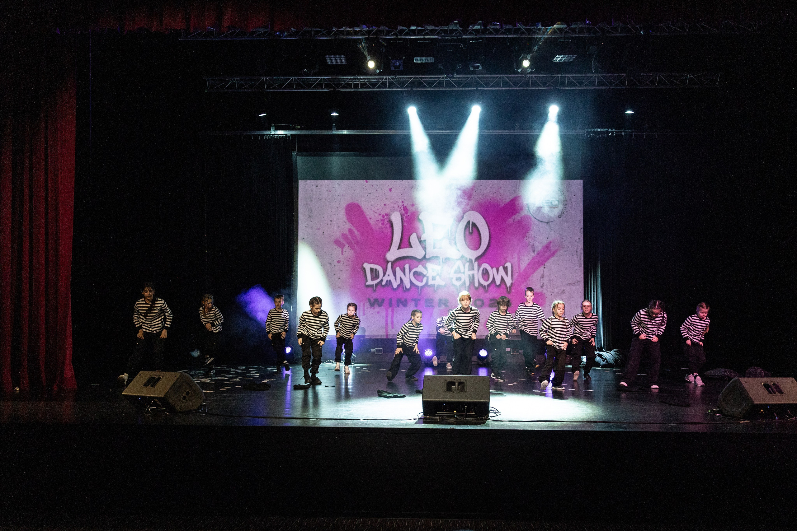 LEO DANCE SHOW WINTER 2025. Семейный и детский фотограф в Варшаве Мила Бобровская