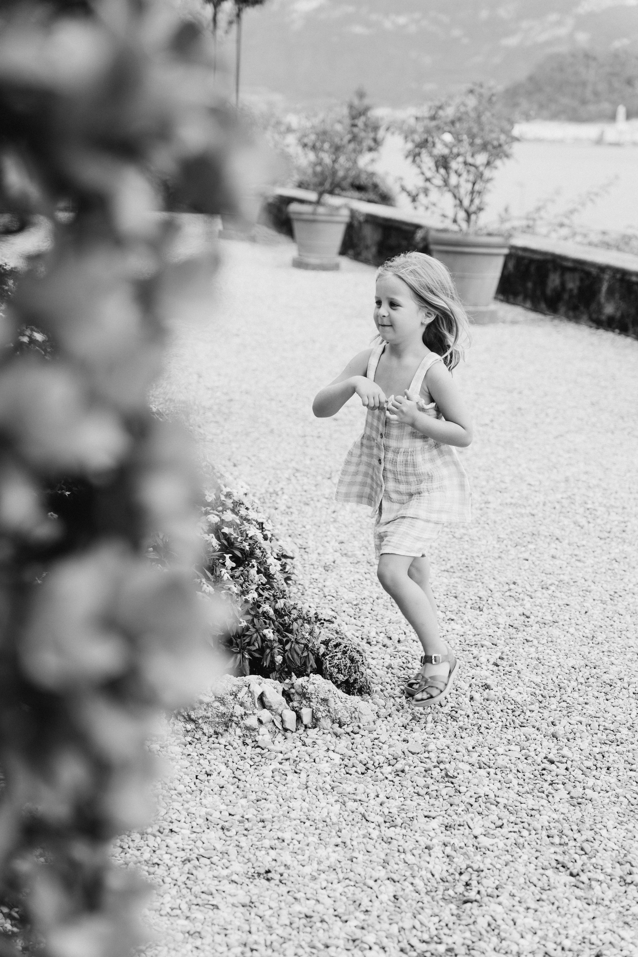 Family moments in Como Lake. PHOTOGRAPHER IN ITALY