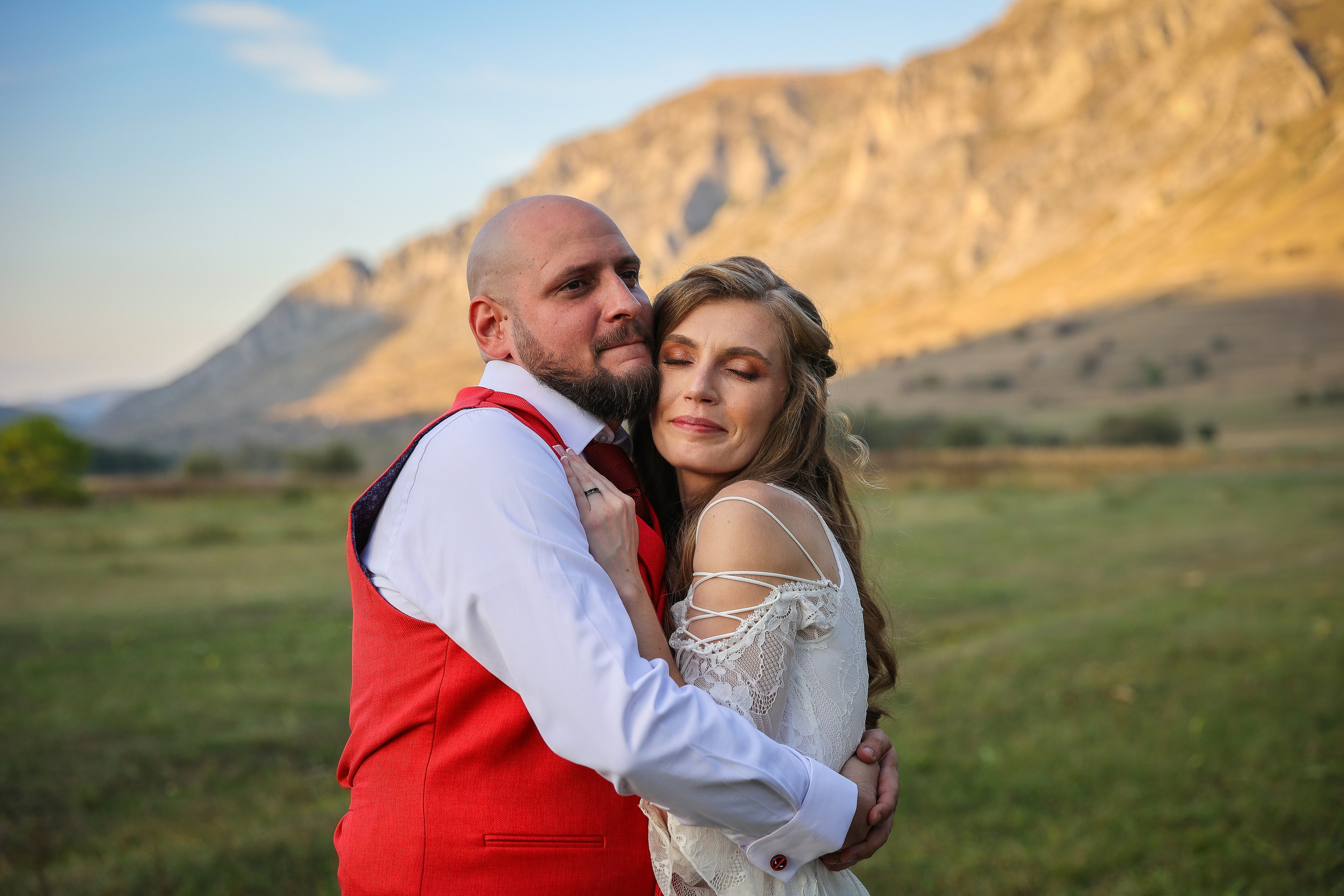 Orsi & Remus, eleganță în inima Transilvaniei. Rares Bucur is a professional wedding photographer based in Cluj-Napoca, Romania, specializing in wedding photography