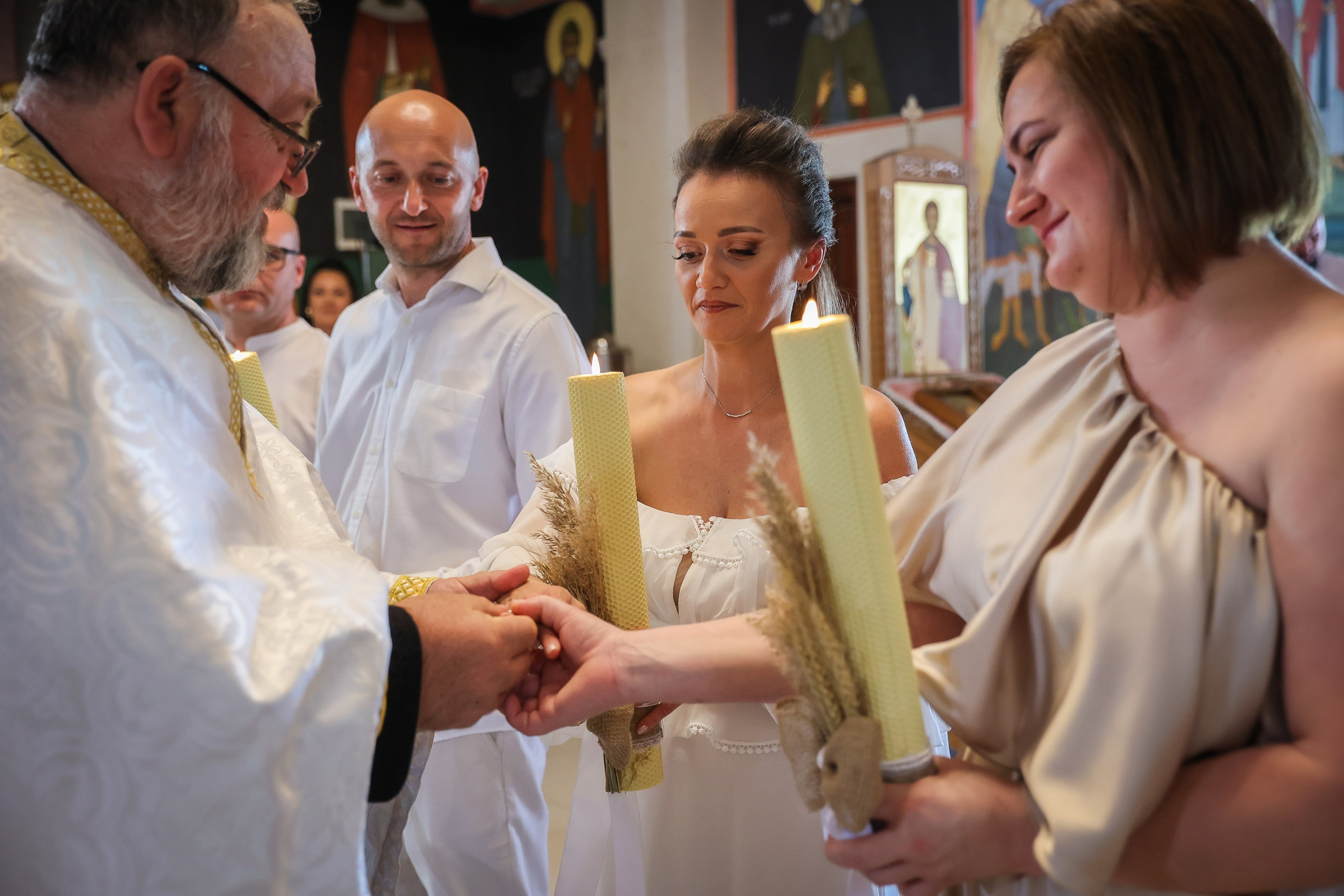 Nunta Cosmin și Simona de la La Moșu a fost exact genul de eveniment care demonstrează cât de frumoasă poate fi o nuntă în aer liber. Rares Bucur is a professional wedding photographer based in Cluj-Napoca, Romania, specializing in wedding photography