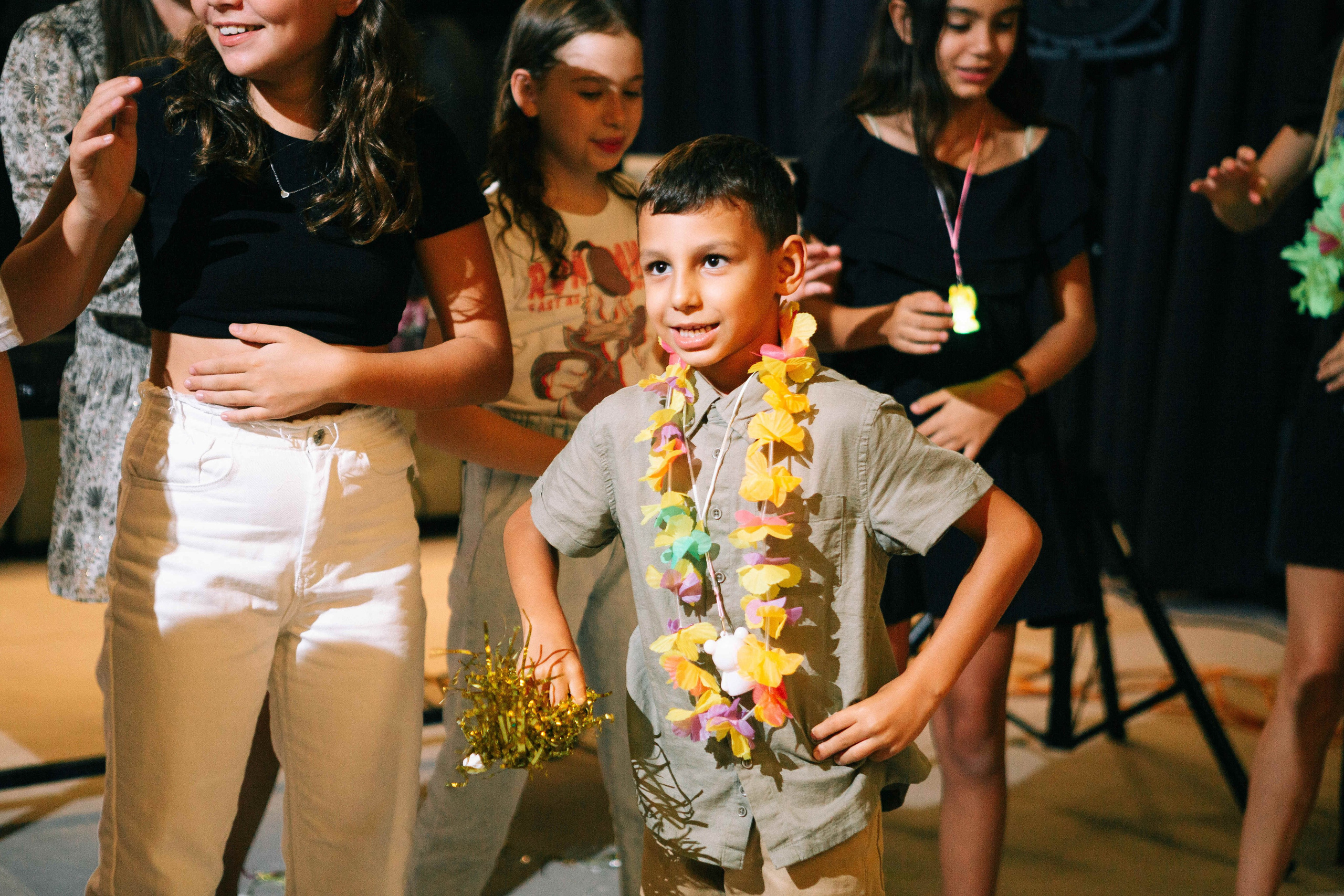 PARTY WITH FRIENDS. Https://shi-photo.com/