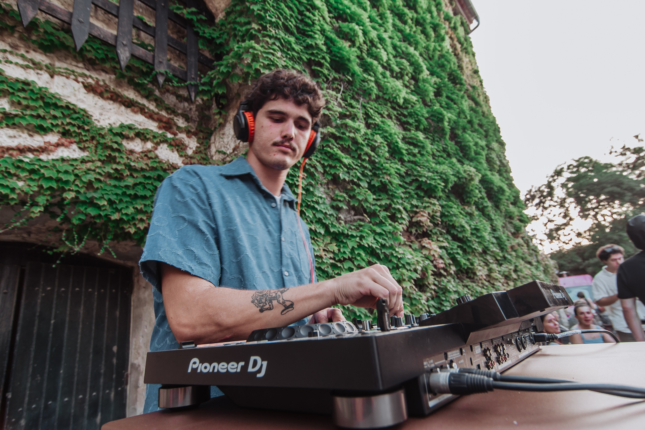 Reportage de fête au Château Prat de Cest. Professional Photographer in France | Poitiers, Tours & Châtellerault | Portrait, Family, Corporate & Wedding Photography