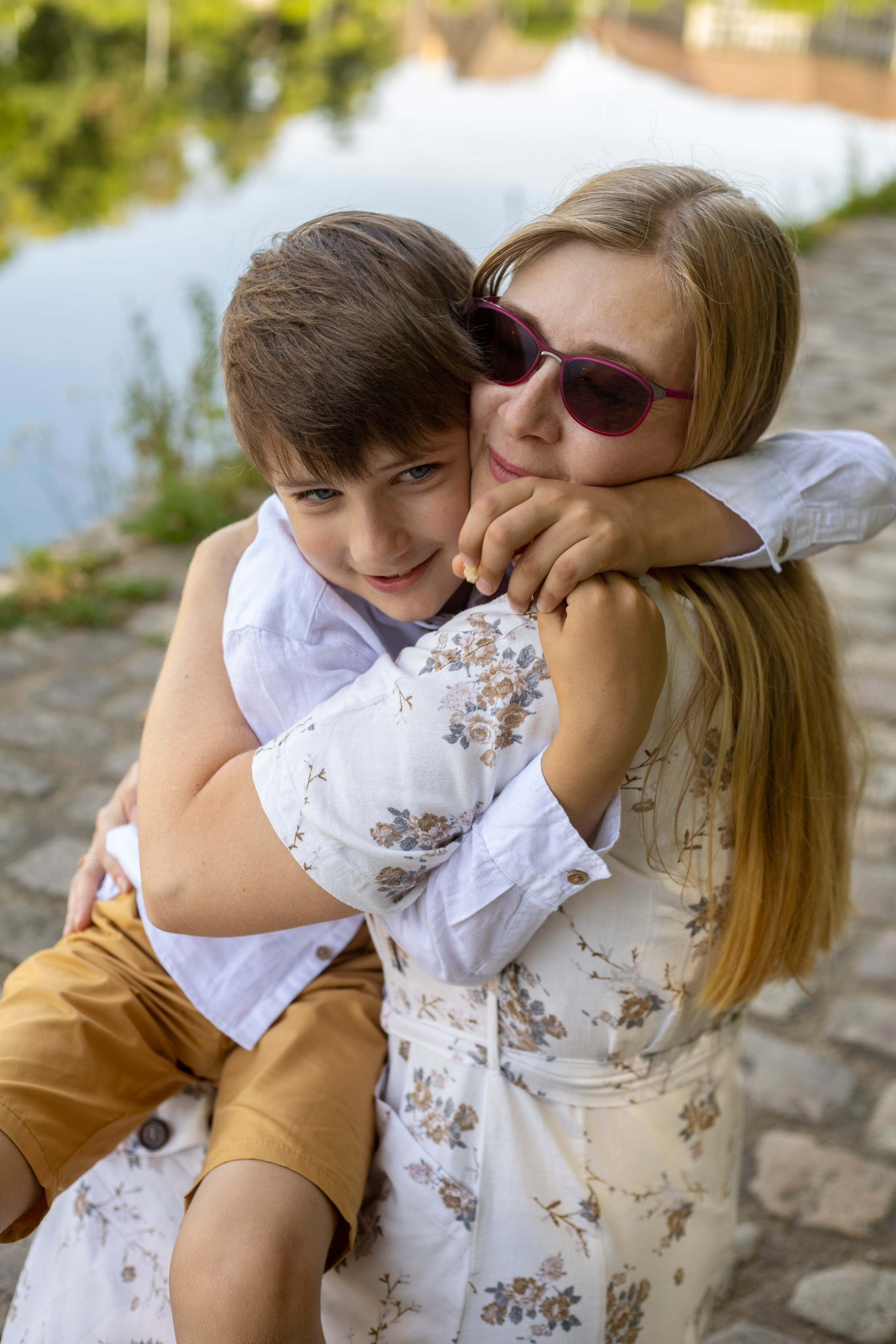 Maman et fils – moments chaleureux partagés. Photographe et graphiste Anastasiia LITVIN - Besançon, France