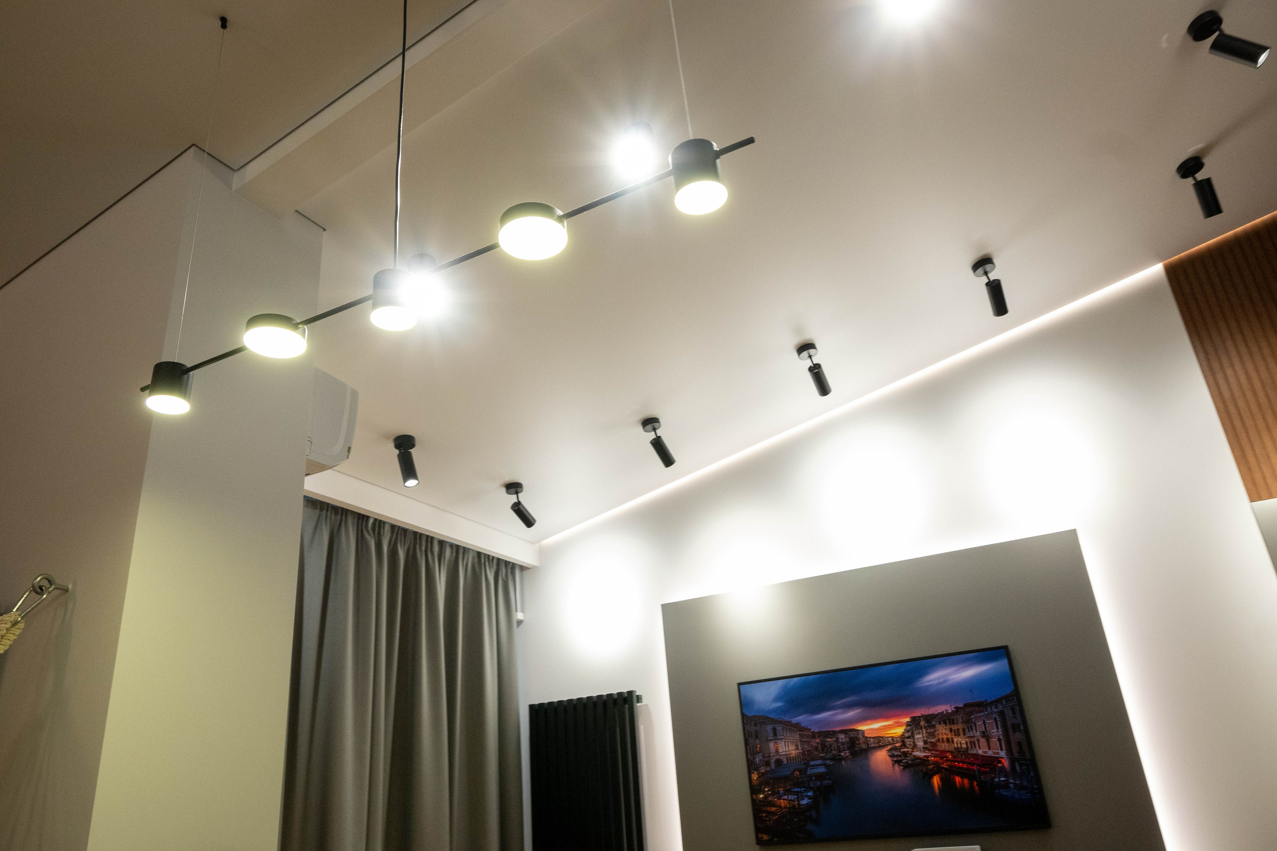 The apartment is on two levels. Fotograf Dmitrii Donets