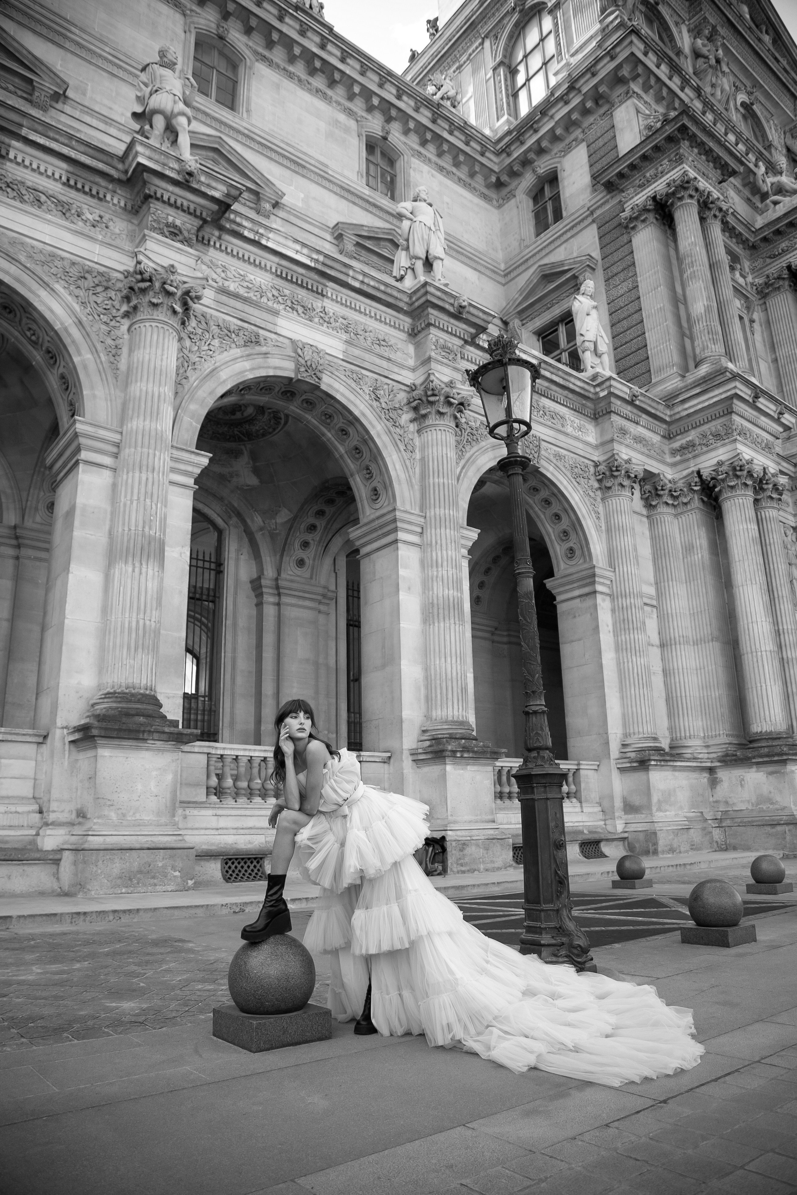 Musée du Louvre / Clémence & Pierrot. Wedding, event and family photographer in Paris, Emilian Olaru