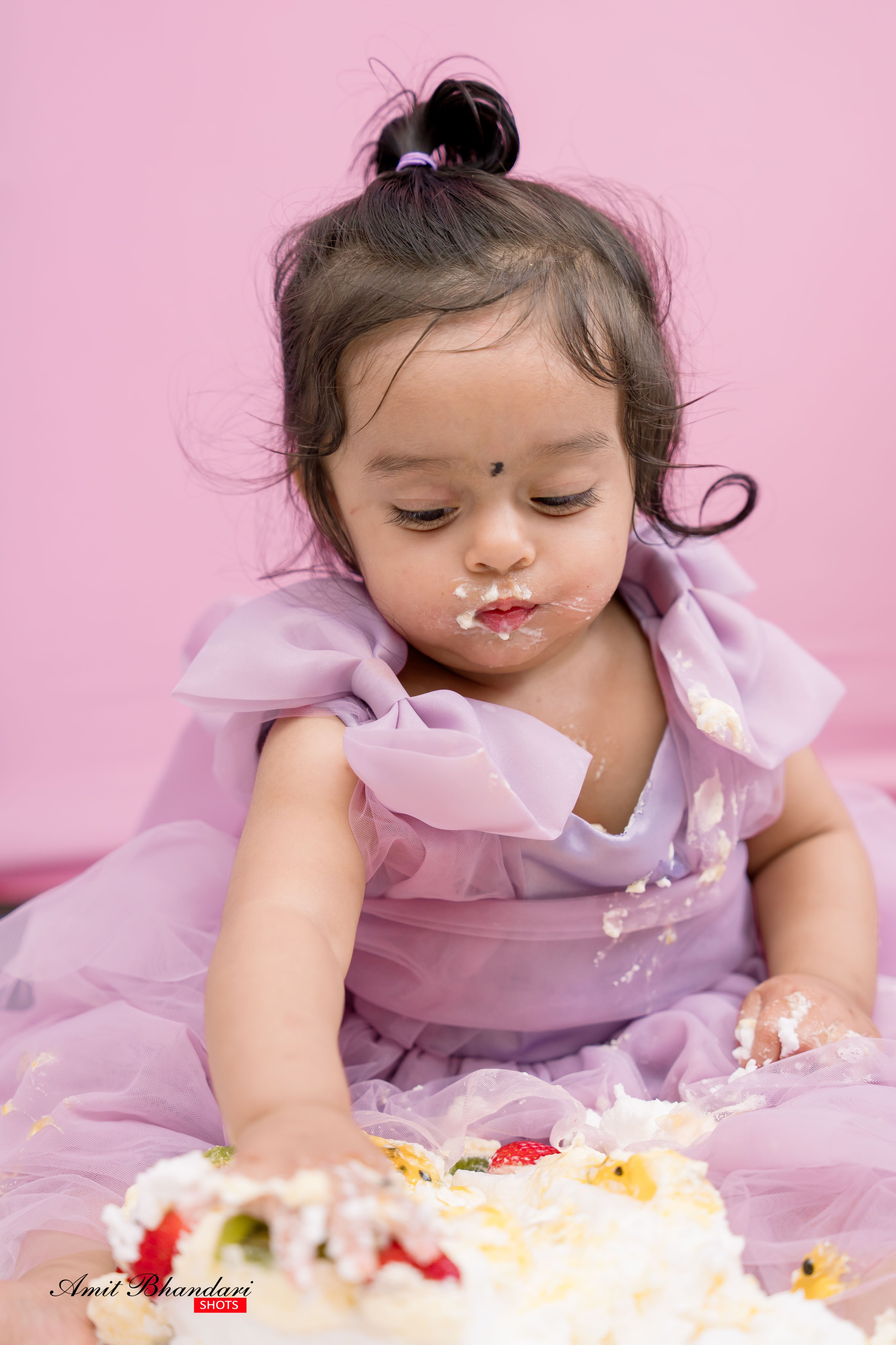 Yuhana’s Cake Smash Session. Freelance Photographer in Newcastle & Central Coast