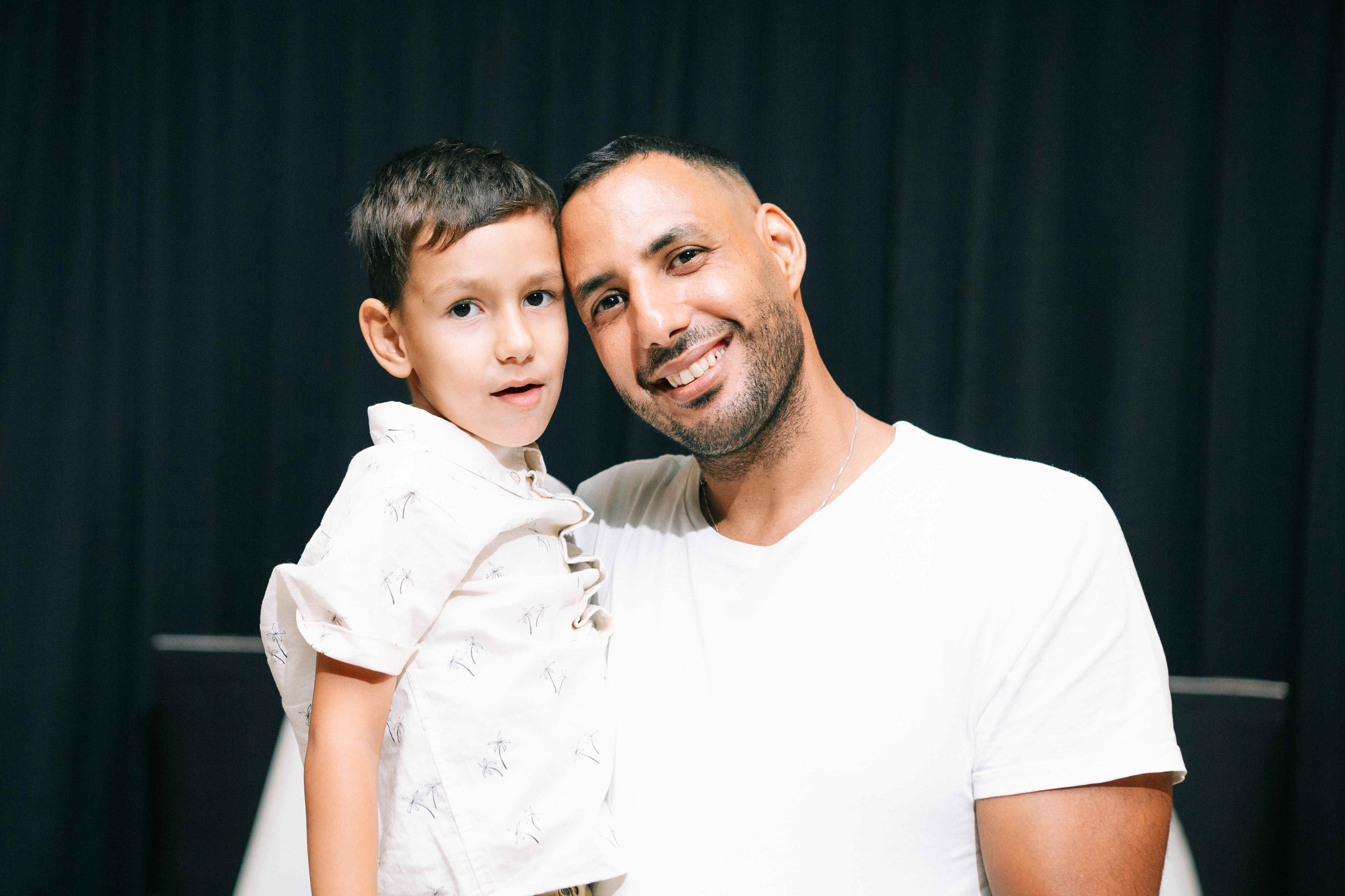 PARTY WITH FRIENDS. Https://shi-photo.com/